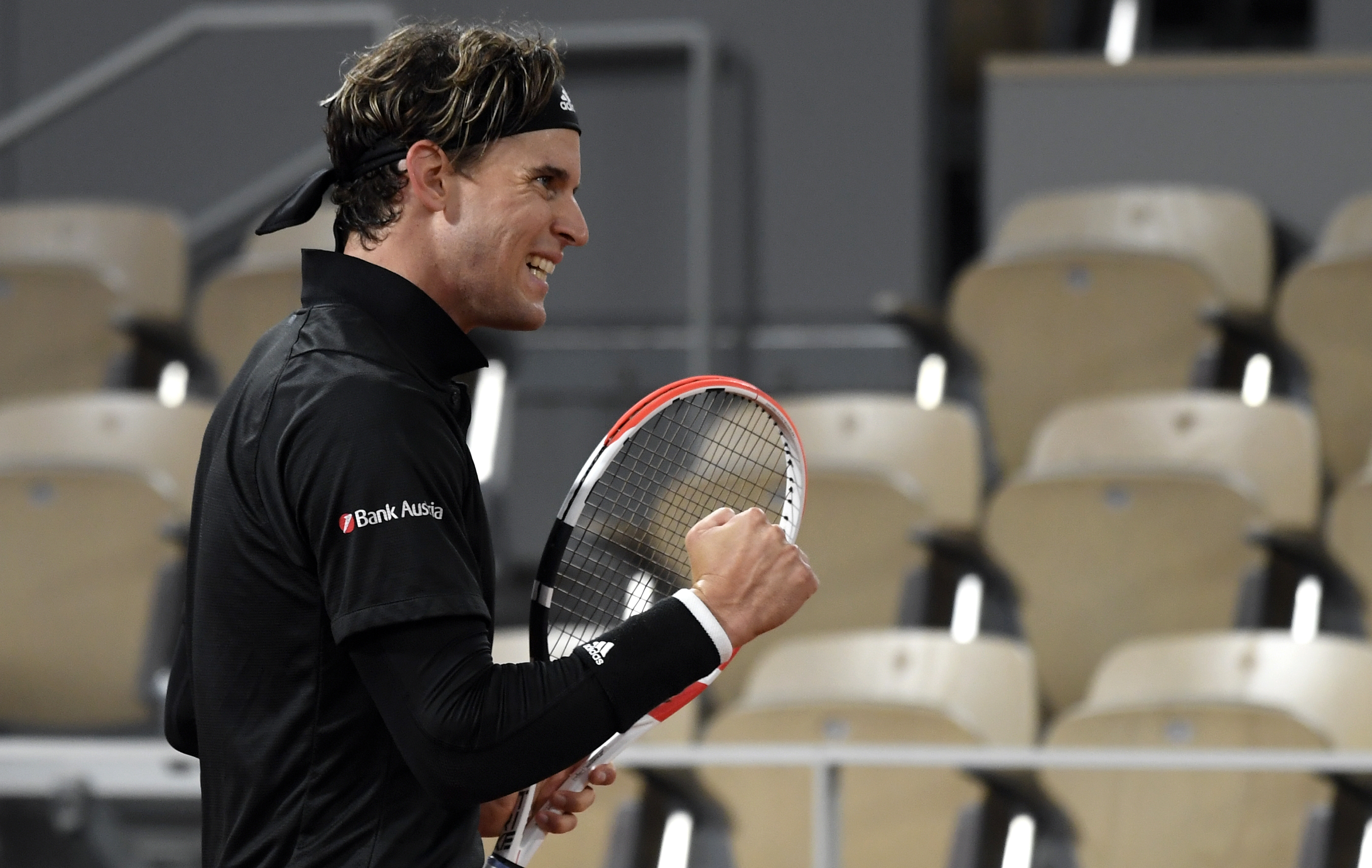 epa08703417 Dominic Thiem of Austria reacts as he plays Marin Cilic of Croatia during their men?s first round match during the French Open tennis tournament at Roland ?Garros in Paris, France, 28 September 2020.  EPA-EFE/JULIEN DE ROSA