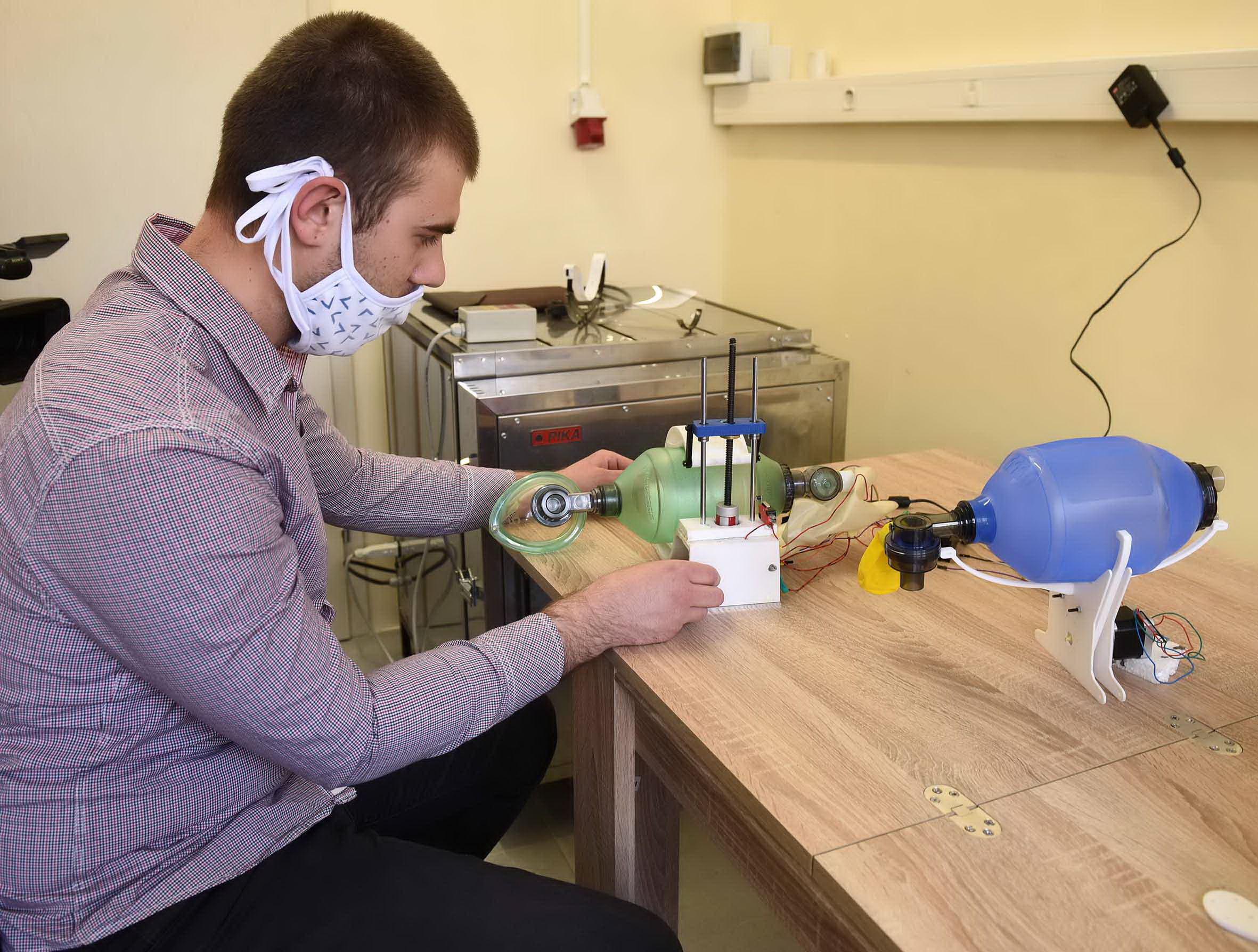Izrada alternativnih respiratora na Fakultetu inženjerskih nauka u Kragujevcu
