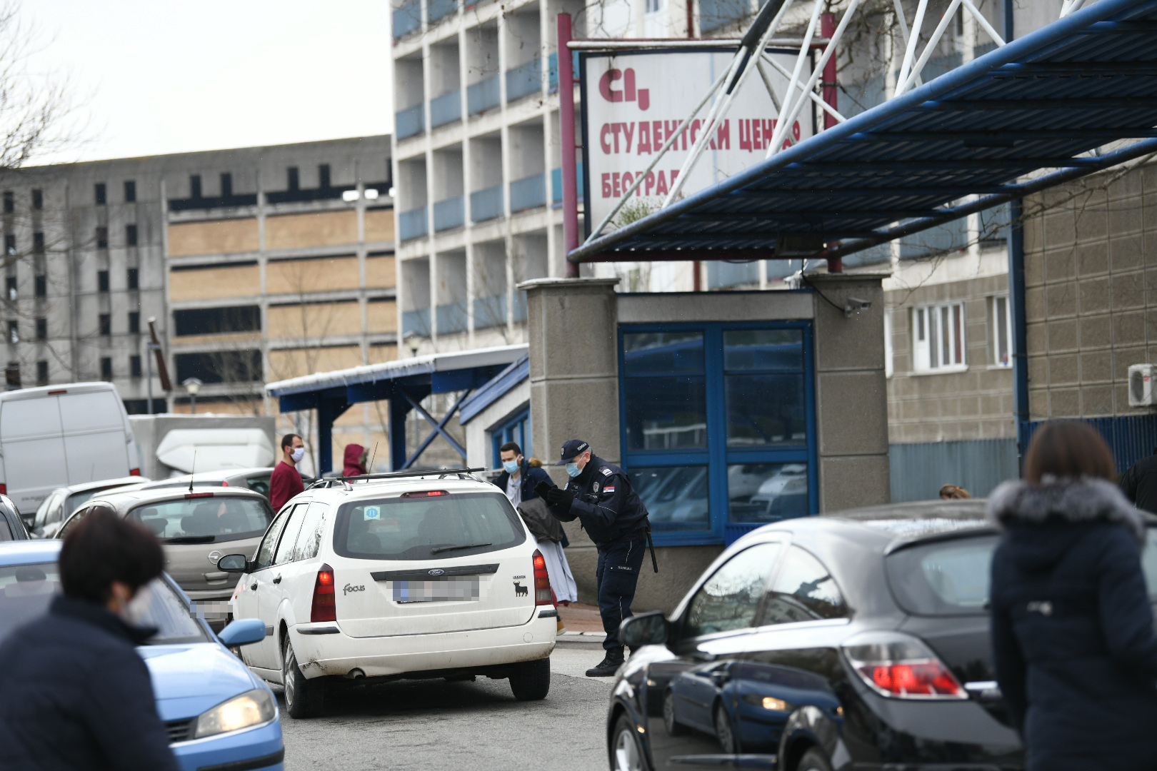 Beograd 25.03.2020. Studenit idu kući. Studentski grad, Novi Beograd, odlazak studenata, napuštanje studentskog doma, studentski dom, Studenjak koronavirus Foto: Vesna Lalić/Nova.rs