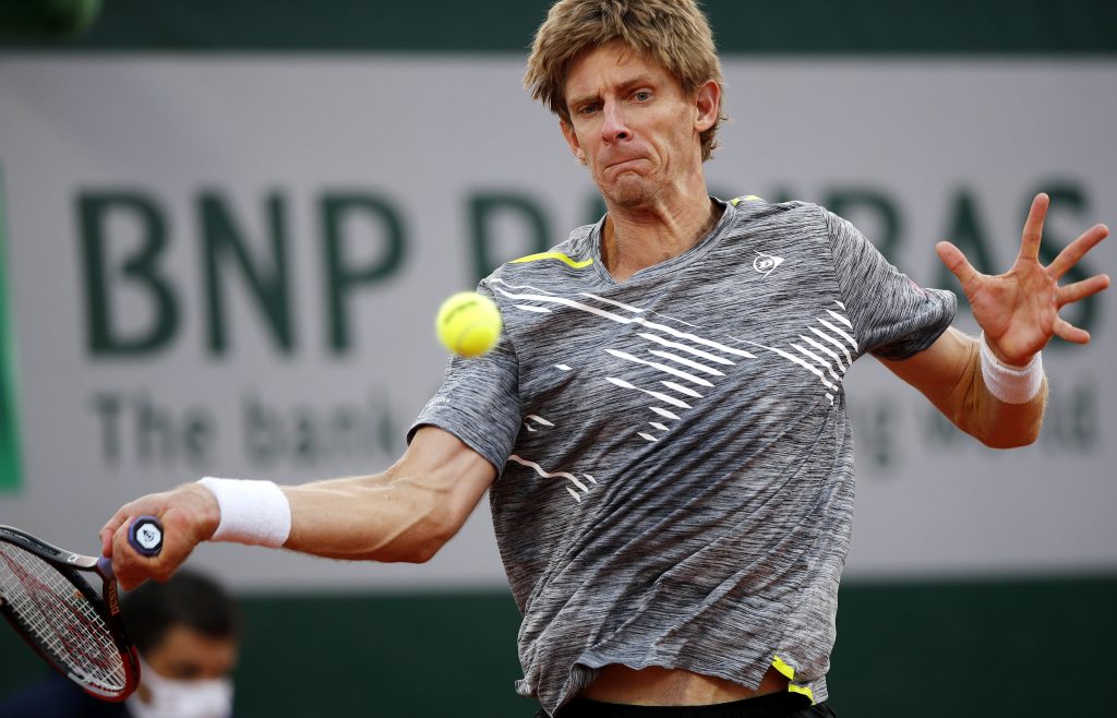 epa08713039 Kevin Anderson of South Africa hits a forehand during his second round match against Dusan Lajovic of Serbia at the French Open tennis tournament at Roland Garros in Paris, France, 01 October 2020  EPA-EFE/YOAN VALAT