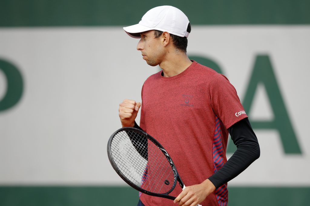 epa08712093 Daniel Elahi Galan of Colombia reacts as he plays Tennys Sandgren of the USA during their men?s second round match during the French Open tennis tournament at Roland ?Garros in Paris, France, 01 October 2020.  EPA-EFE/YOAN VALAT