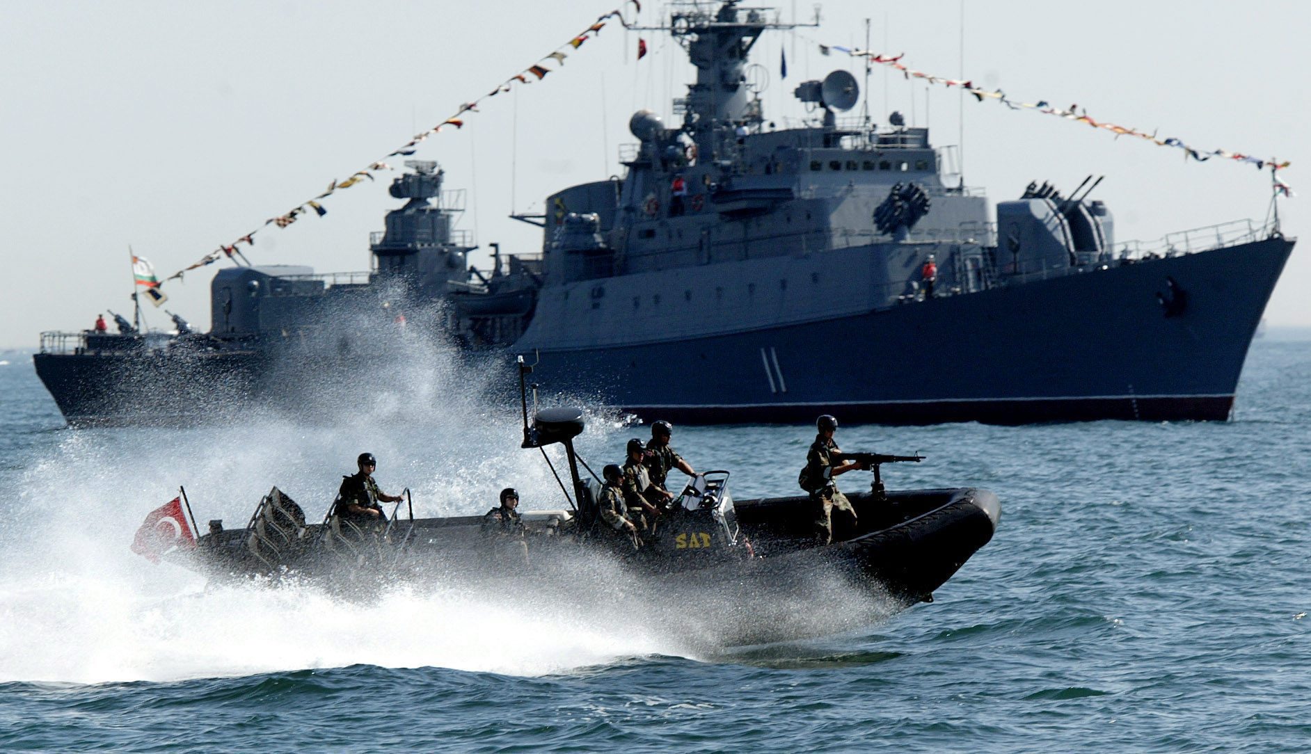 A Turkish Navy commando boat patrol passes the Bulgarian Navy ship BGS Smeli