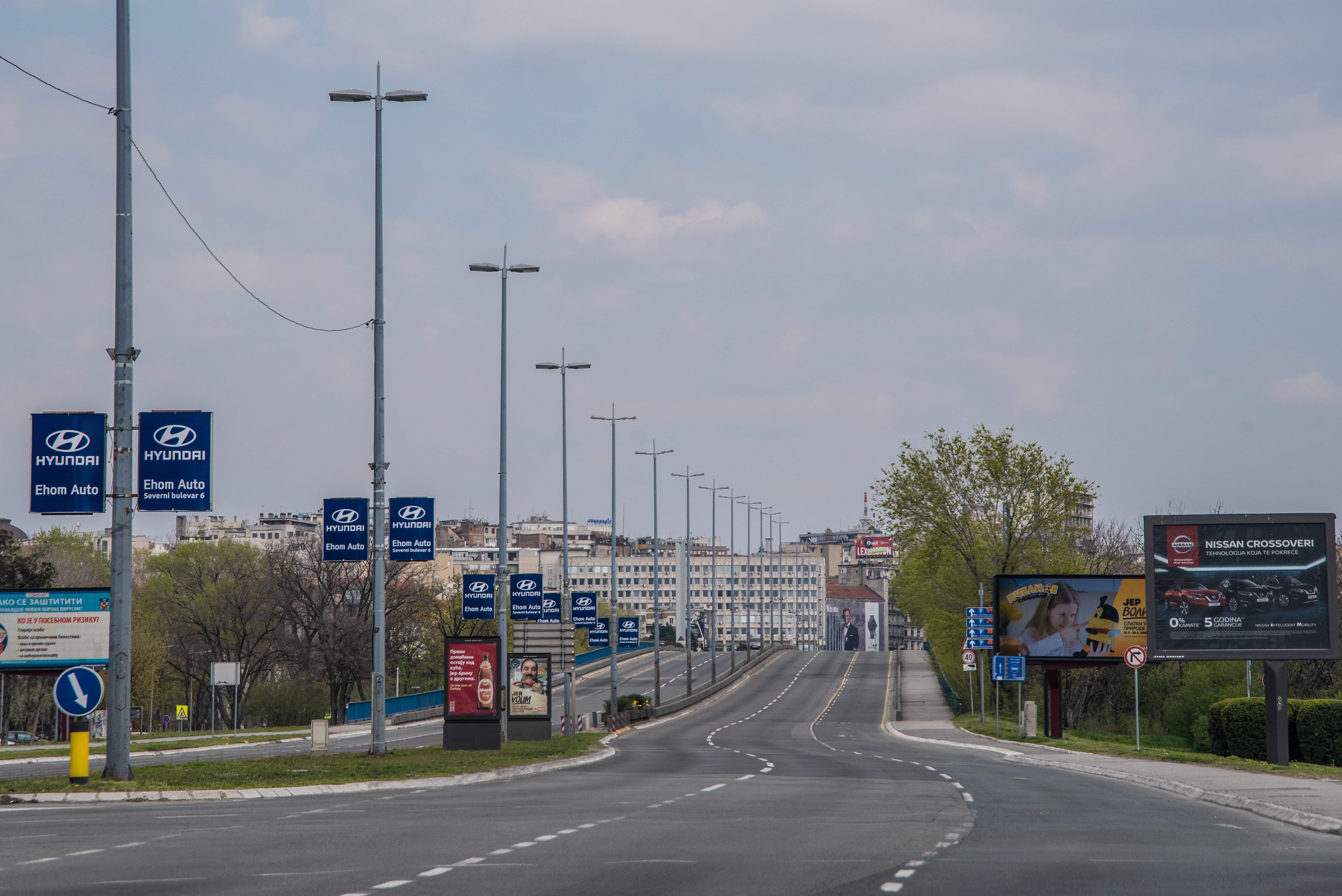 Beograd 05.04.2020. Vanredno stanje, koronavirus, zabrana kretanja 40 sati, vikend, pandemija, zatvoreno, lepo vreme, nema ljudi, sunčan dan, proleće, Brankov most Foto:Dragan Mujan/Nova.rs