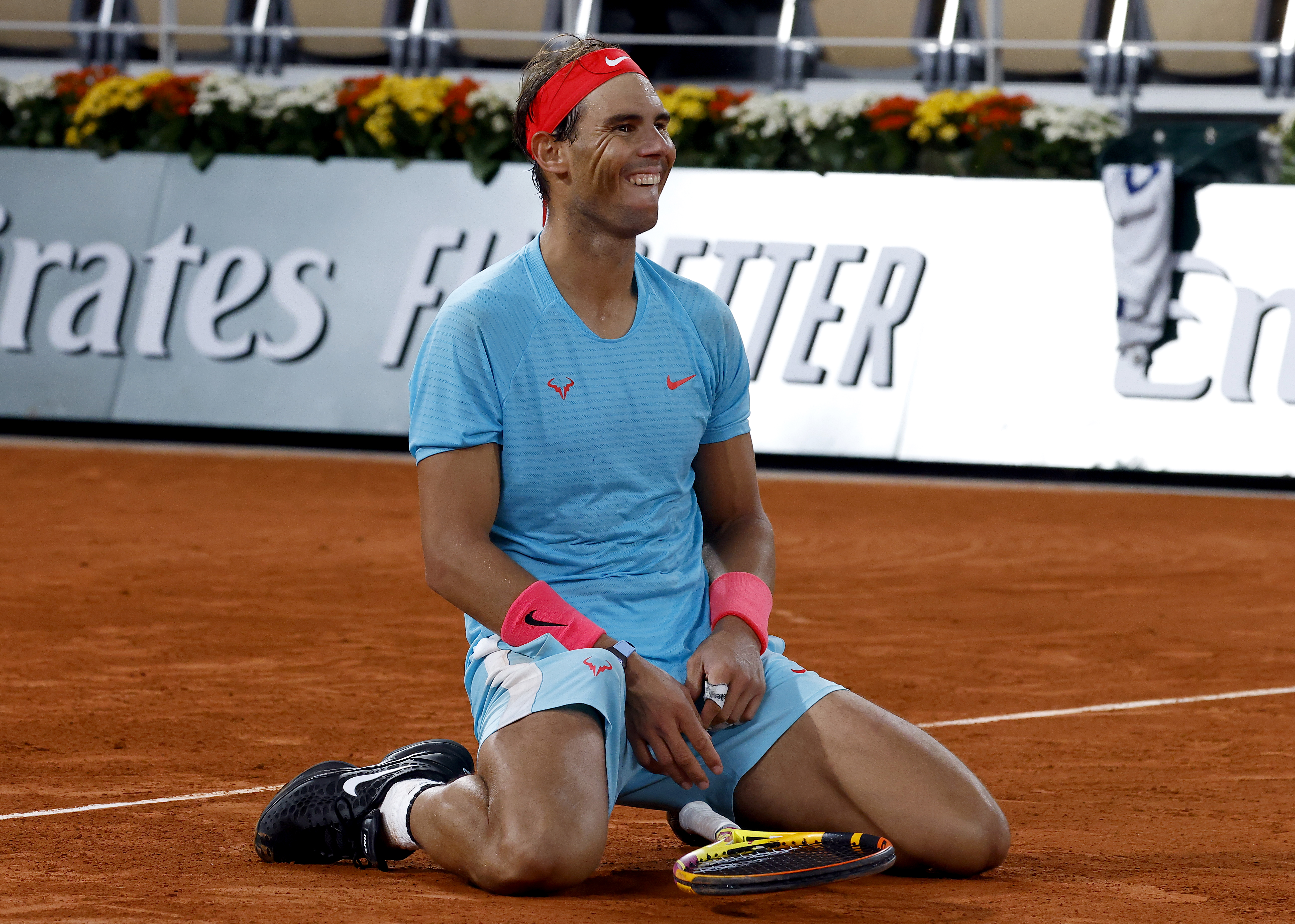 epa08736002 Rafael Nadal of Spain reacts after winning against Novak Djokovic of Serbia in their men?s final match during the French Open tennis tournament at Roland ?Garros in Paris, France, 11 October 2020.  EPA-EFE/YOAN VALAT
