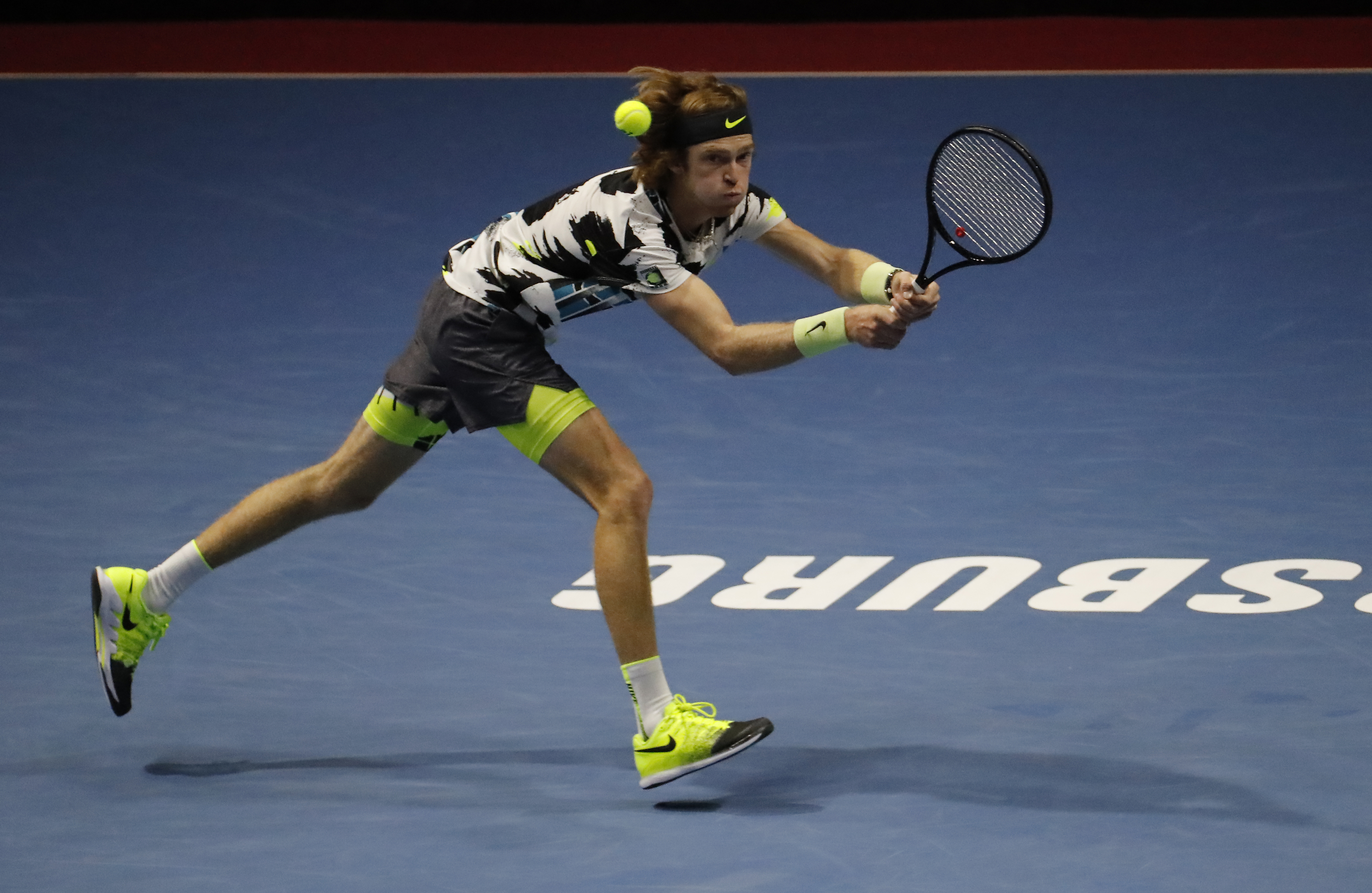 epa08752509 Andrey Rublev of Russia in action during his semi final match against Denis Shapovalov of Canada at the St.Petersburg Open ATP tennis tournament in St.Petersburg, Russia, 17 October 2020.  EPA-EFE/ANATOLY MALTSEV