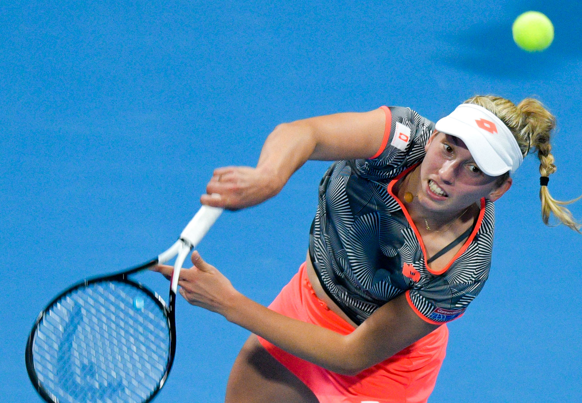 epa07376160 Elise Mertens of Belgium in action against Simona Halep of Romania during their final match of the WTA Qatar Open tennis tournament at the International Khalifa Tennis Complex in Doha, Qatar, 16 February 2019.  EPA-EFE/NOUSHAD THEKKAYIL