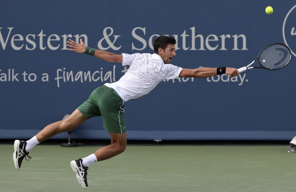 epa06959262 Novak Djokovic of Serbia in action against Roger Federer of Switzerland during the finals of the Western &amp; Southern Open tennis tournament at the Lindner Family Tennis Center in Mason, Ohio, USA, 19 August 2018.  EPA-EFE/MARK LYONS