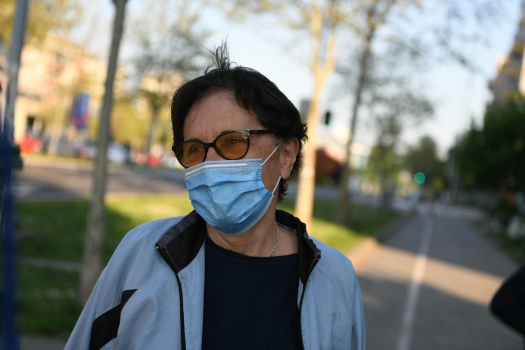 Beograd 24.04.2020. Penzioneri u šetnji tokom policijskog časa, šetnja, zabrana kretanja, vanredno stanje usled pandemije koronavirusa Foto:Vesna Lalić/Nova.rs