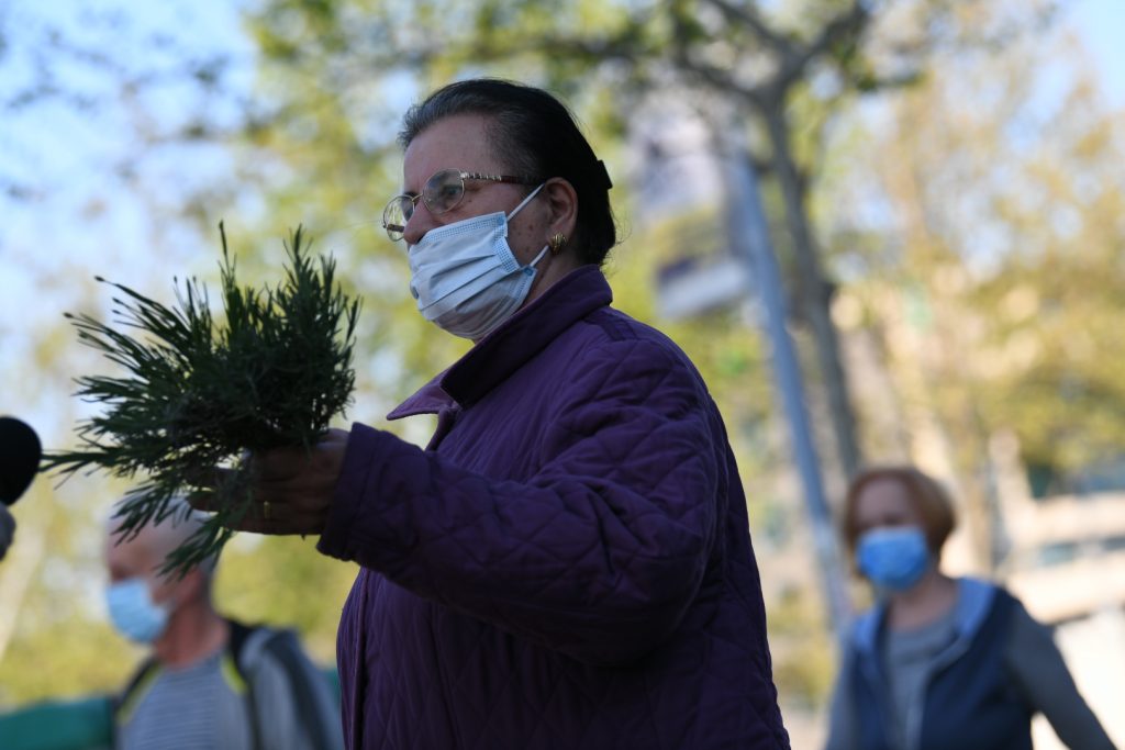 Beograd 24.04.2020. Penzioneri u šetnji tokom policijskog časa, šetnja, zabrana kretanja, vanredno stanje usled pandemije koronavirusa Foto:Vesna Lalić/Nova.rs