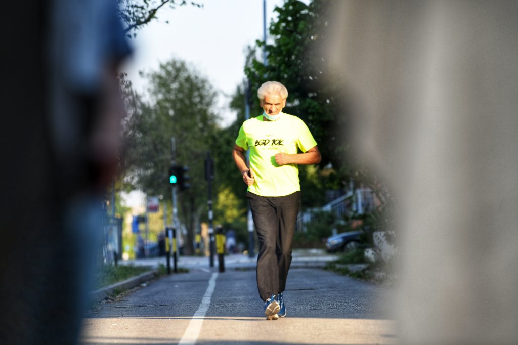 Beograd 24.04.2020. Penzioneri u šetnji tokom policijskog časa, šetnja, zabrana kretanja, vanredno stanje usled pandemije koronavirusa Foto:Vesna Lalić/Nova.rs