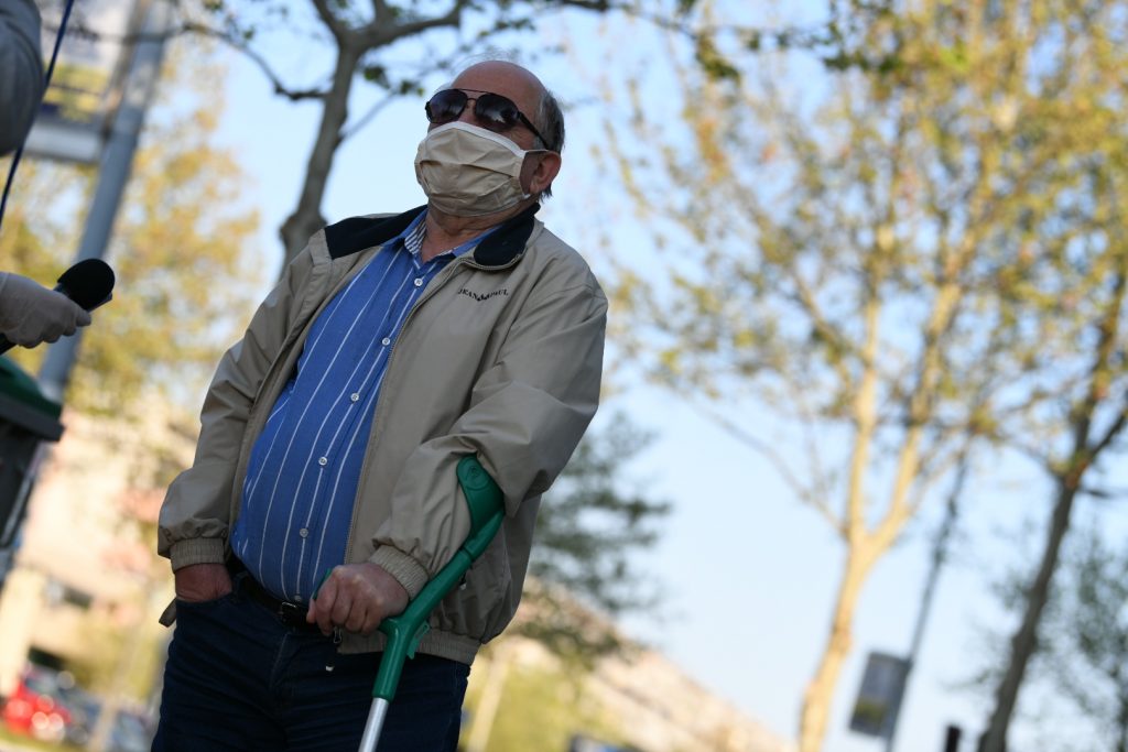 Beograd 24.04.2020. Penzioneri u šetnji tokom policijskog časa, šetnja, zabrana kretanja, vanredno stanje usled pandemije koronavirusa Foto:Vesna Lalić/Nova.rs