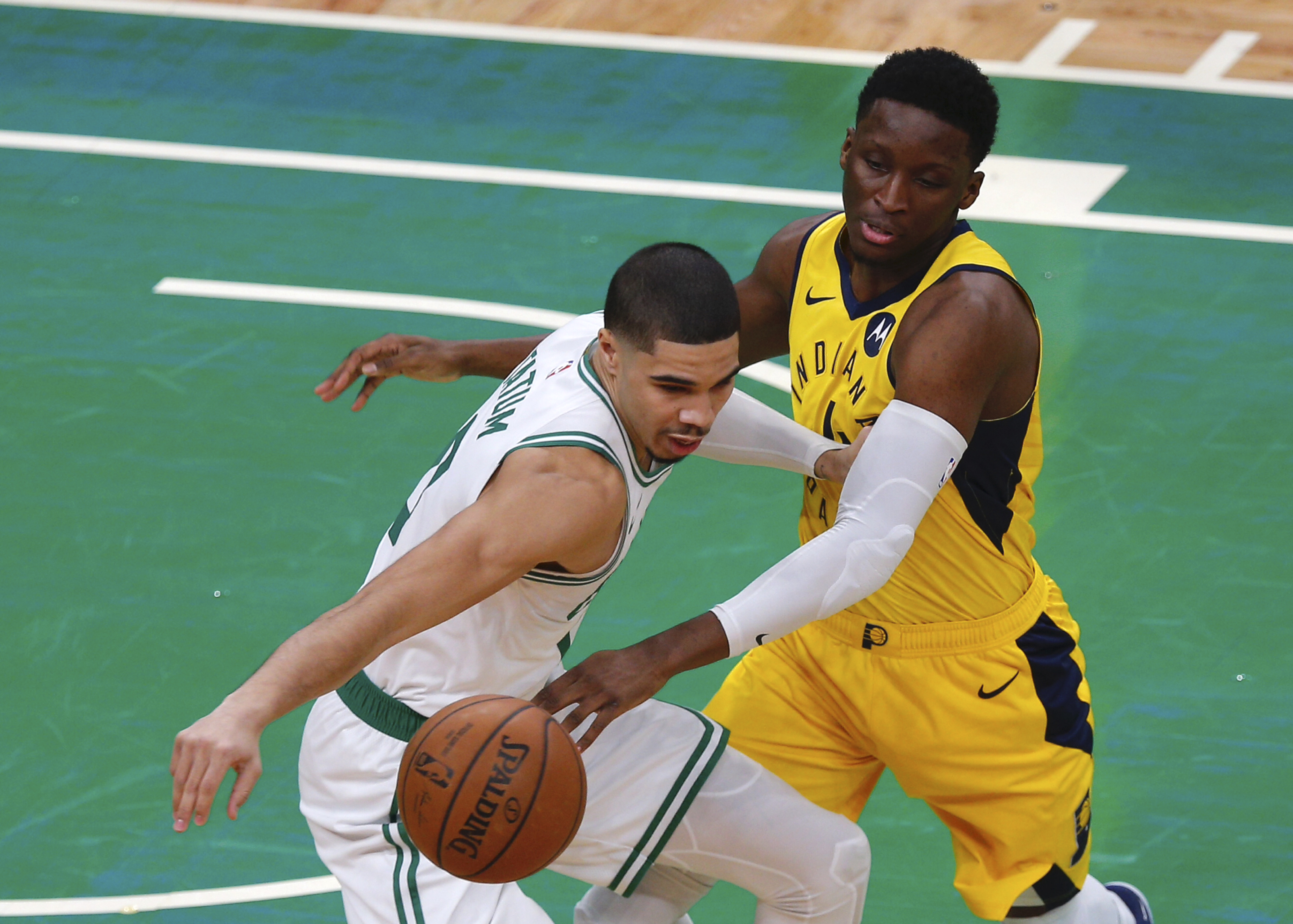 epa07272244 Boston Celtics forward Jayson Tatum (L) keeps the ball away from Indiana Pacers guard Victor Oladipo (R) during the first quarter at the TD Garden in Boston, Massachusetts, USA, 09 January 2019.  EPA-EFE/CJ GUNTHER SHUTTERSTOCK OUT