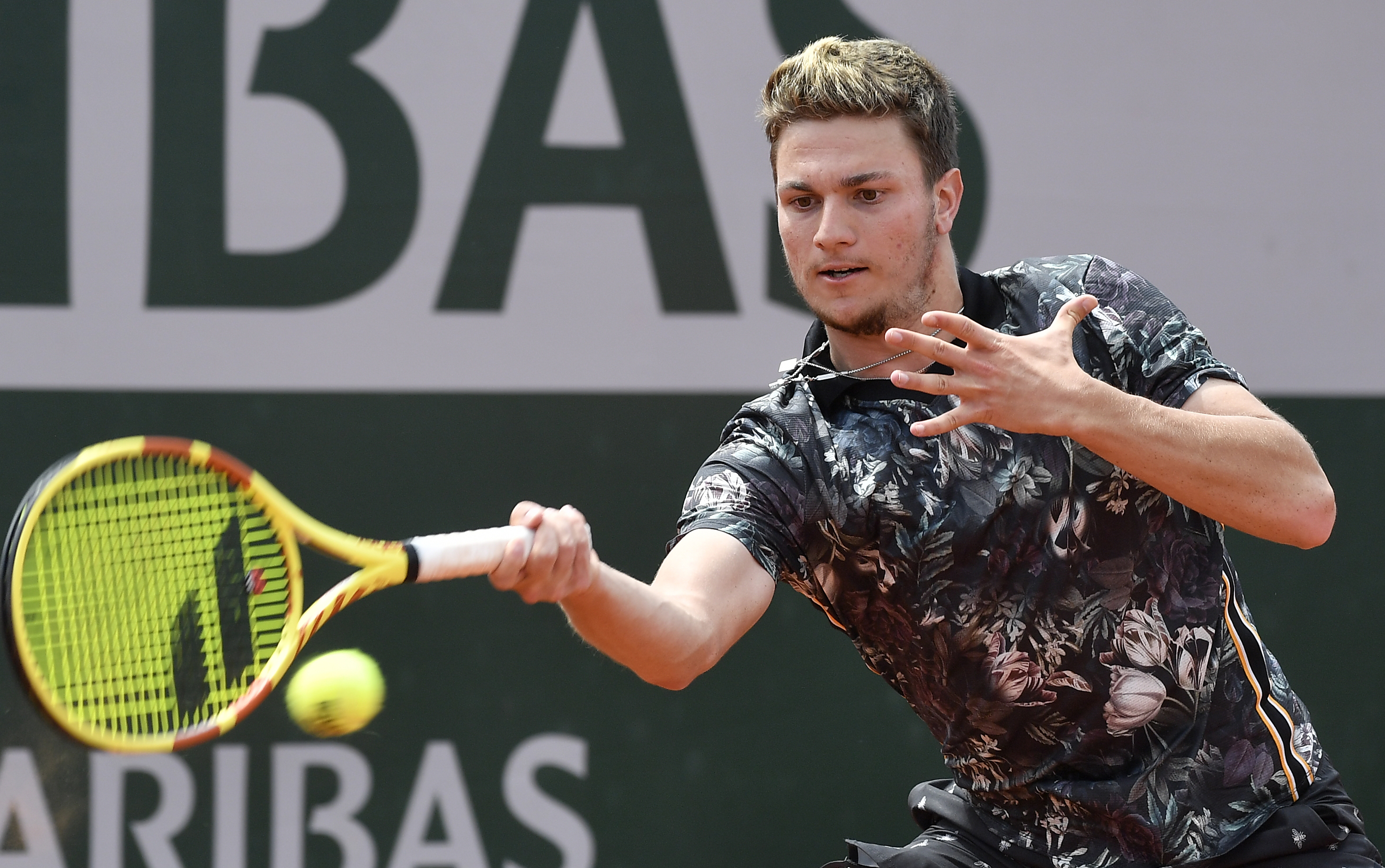 epa07610075 Miomir Kecmanovic of Serbia plays David Goffin of Belgium  during their men?s second round match during the French Open tennis tournament at Roland Garros in Paris, France, 29 May 2019.  EPA-EFE/JULIEN DE ROSA