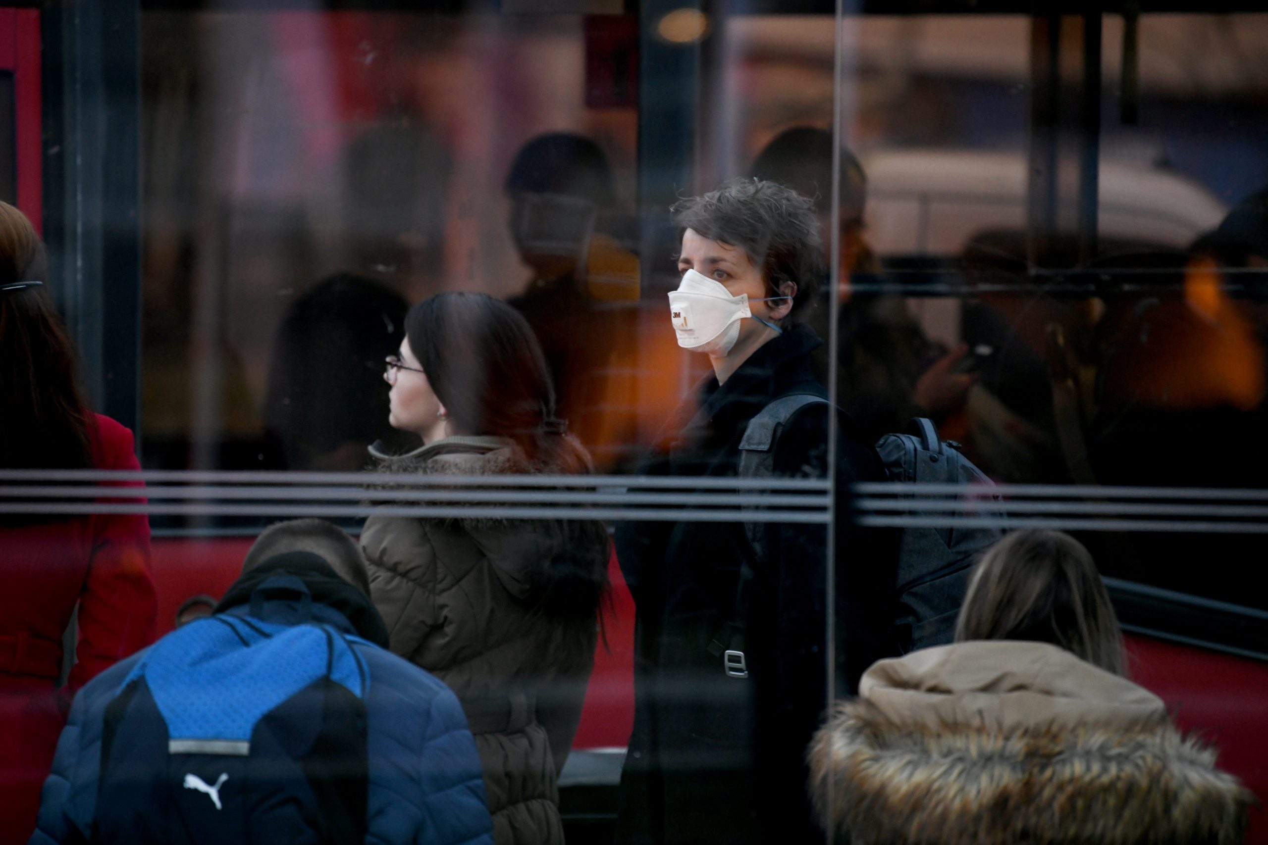 Mnogi građani nose maske; Foto: Goran Srdanov/Nova.rs