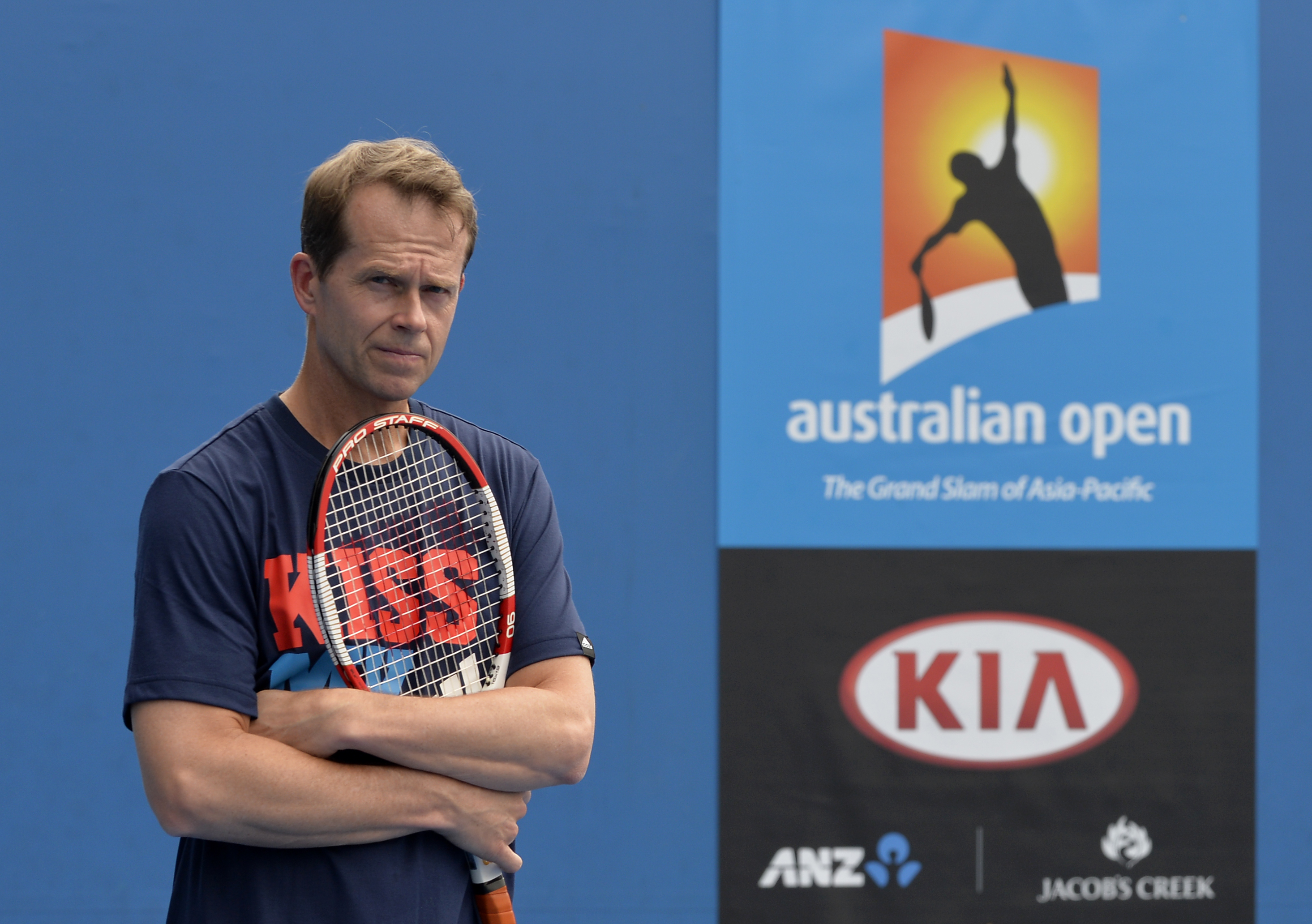 epa04021488 Stefan Edberg of Sweden, coach of Roger Federer of Switzerland, looks on during a practice session at the Australian Open Grand Slam tennis tournament in Melbourne, Australia, 15 January 2014.  EPA/FRANCK ROBICHON