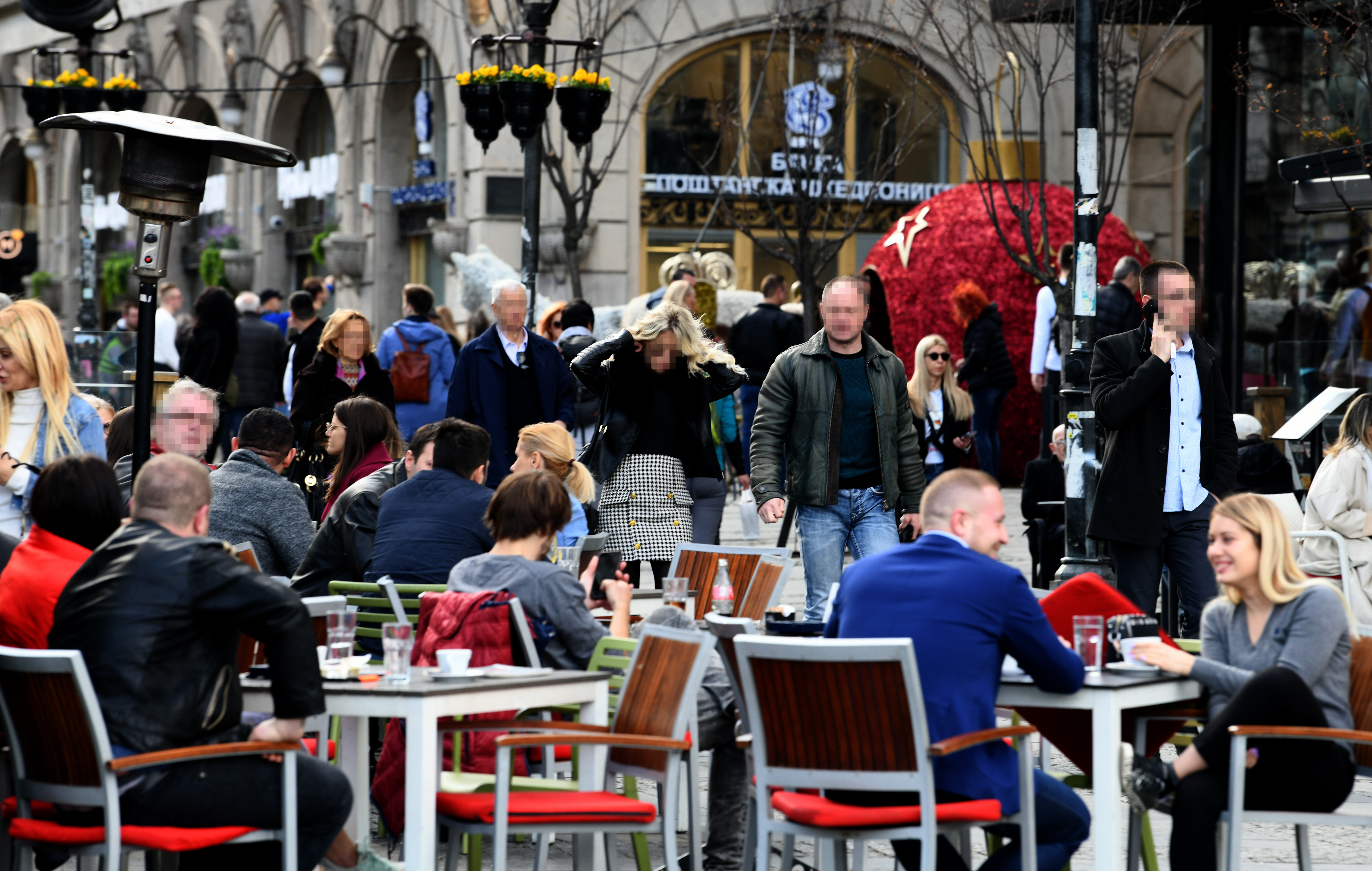BEOGRAD 02.03.2020. Lepo vreme, proleće, sunčan dan, kafić, puni kafići, bašta kafića, knez Mihailova ulica Foto: Vesna Lalić/Nova.rs