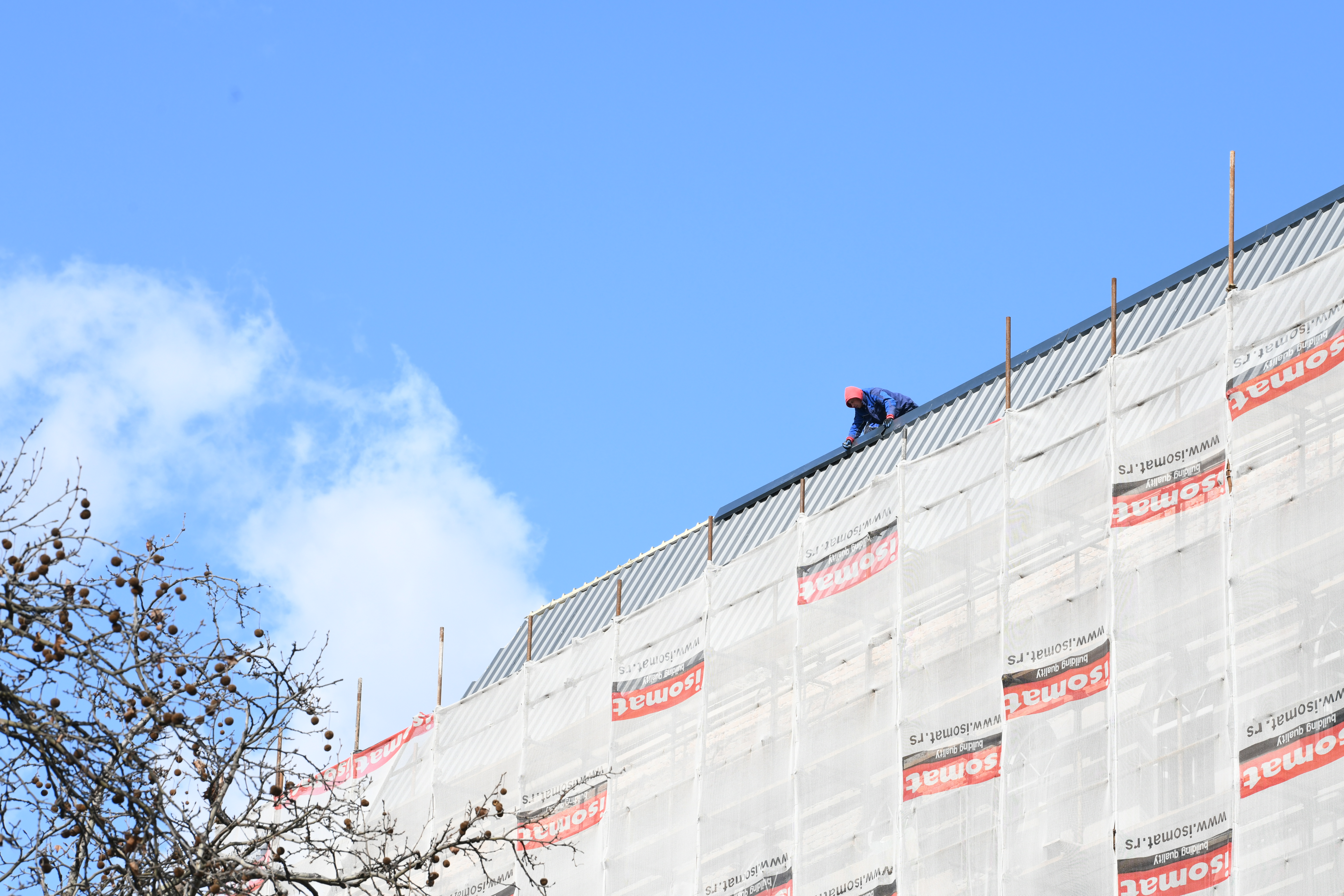 Radnici na zgradi, zgrada, renoviranje, izgradnja, građevinski radnici, građevinski radnik, skela, skele, ilustracija Foto: Vesna Lalić/Nova.rs