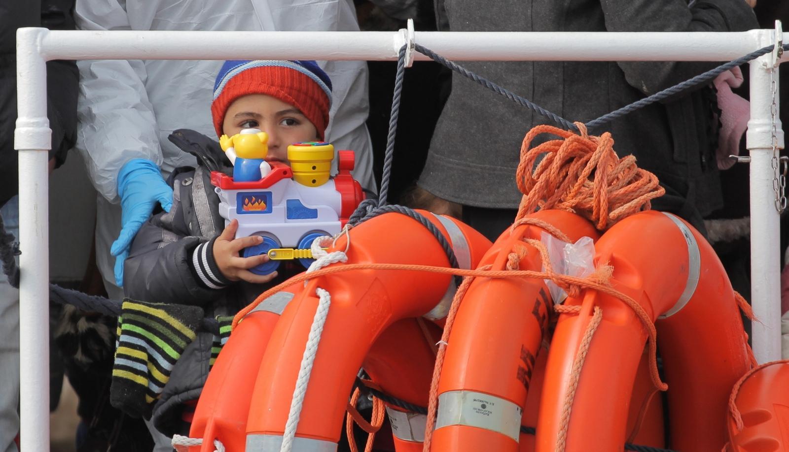 Migranti, brod 10 boat migrants dead, 941 saved in Italian sea rescue operations