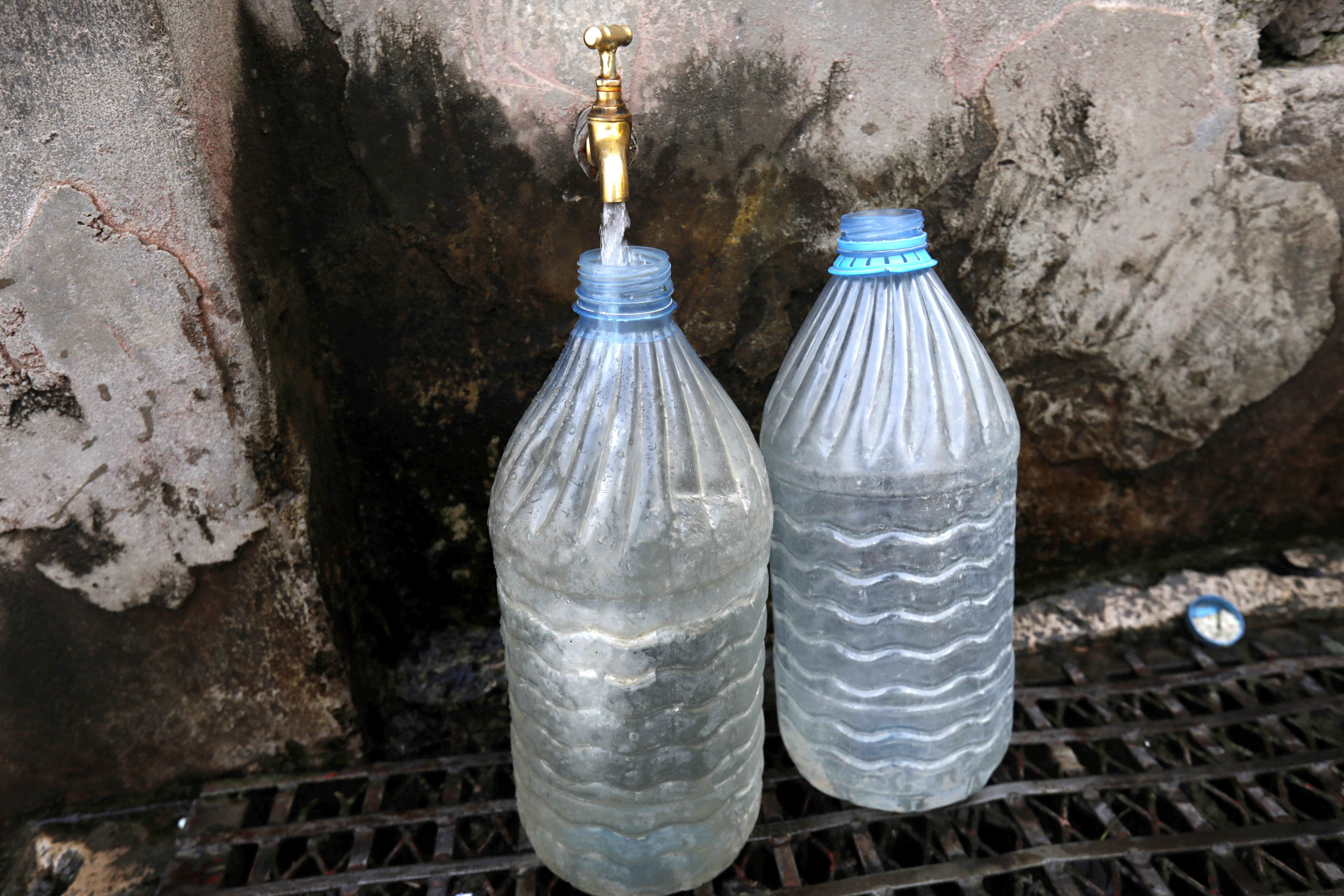 Yemenis collect water from a donated water pump
