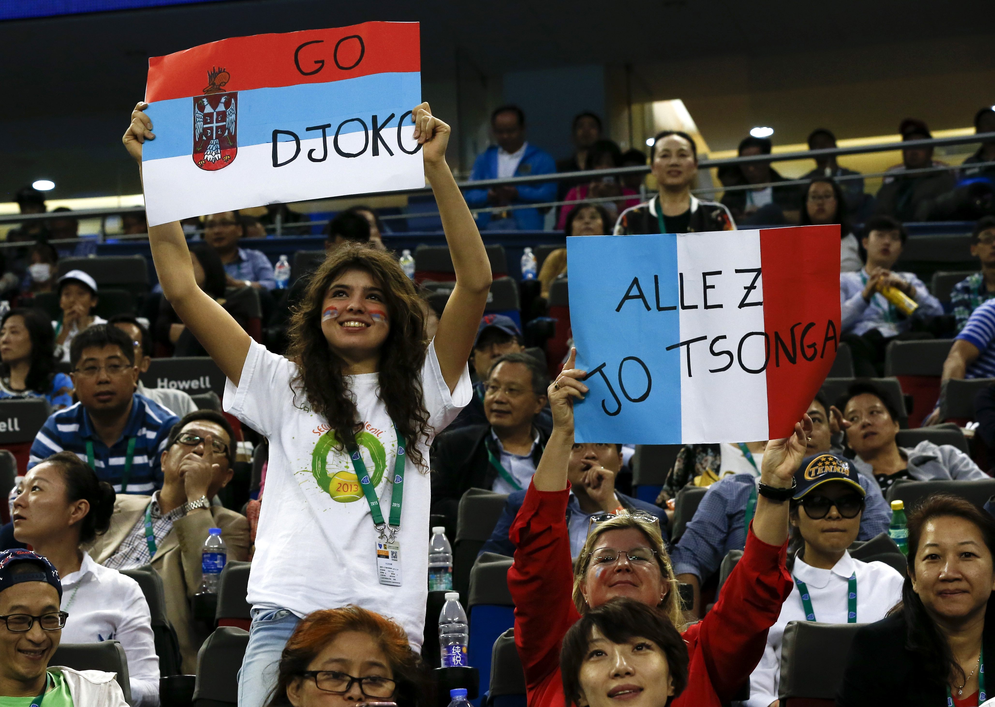 epa04982259 Fans hold signs for Novak Djokovic of Serbia and Jo-Wilfried Tsonga of France during the men's singles final match for the Shanghai Tennis Masters at the Qi Zhong Tennis Center in Shanghai, China, 18 October 2015.  EPA/ROLEX DELA PENA