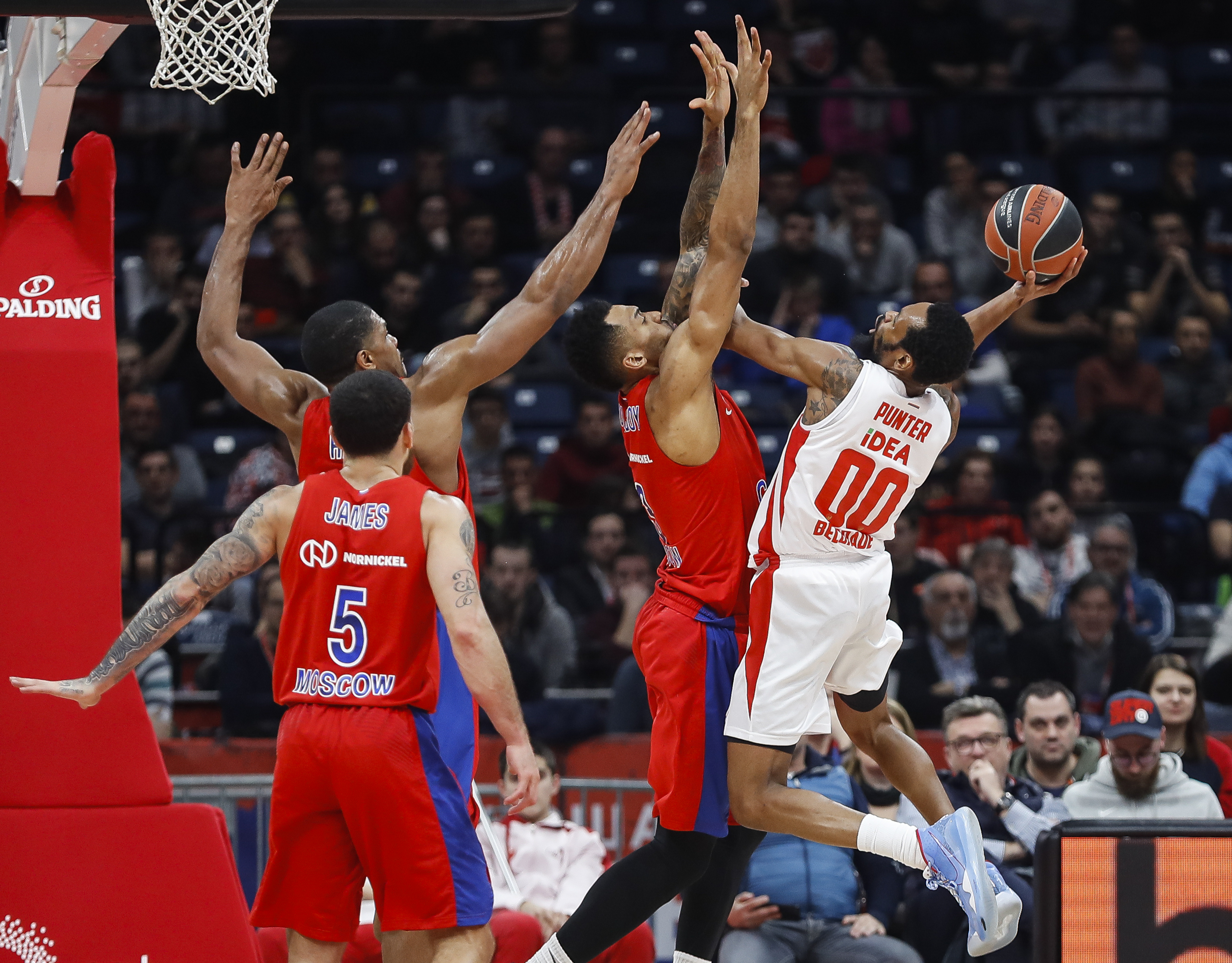 Kosarka Euroleague season 2019/2020
Crvena Zvezda v CSKA Moscow
Kevin Punter (R) Darrun Hilliard (C) and Kyle Hines (L)
Beograd, 21.02.2020.
foto: Srdjan Stevanovic/Starsportphoto ©
