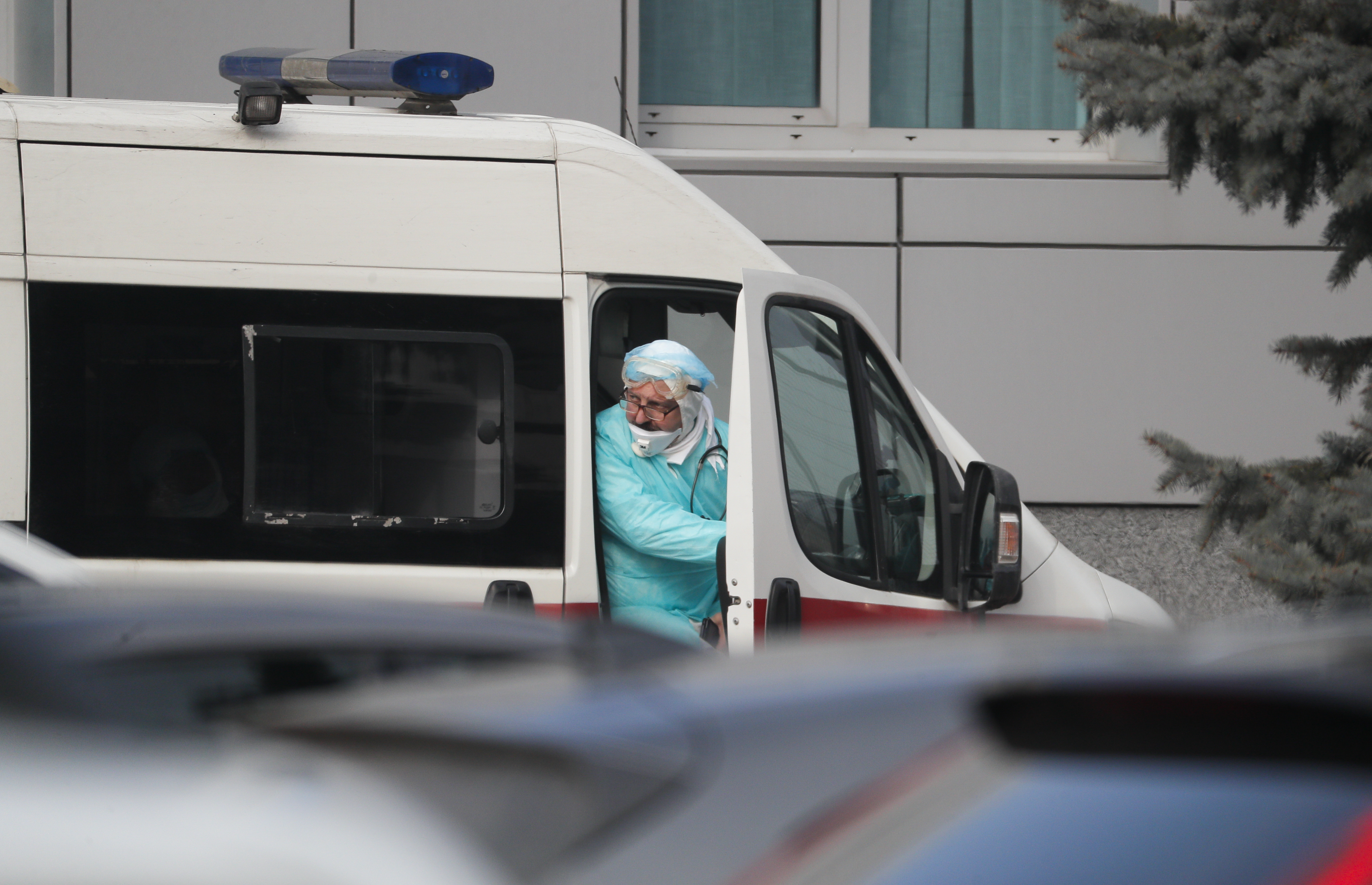 Koronavirus, Coronavirus, zaštitno odelo, lekar, doktor Foto: EPA-EFE/SERGEY DOLZHENKO