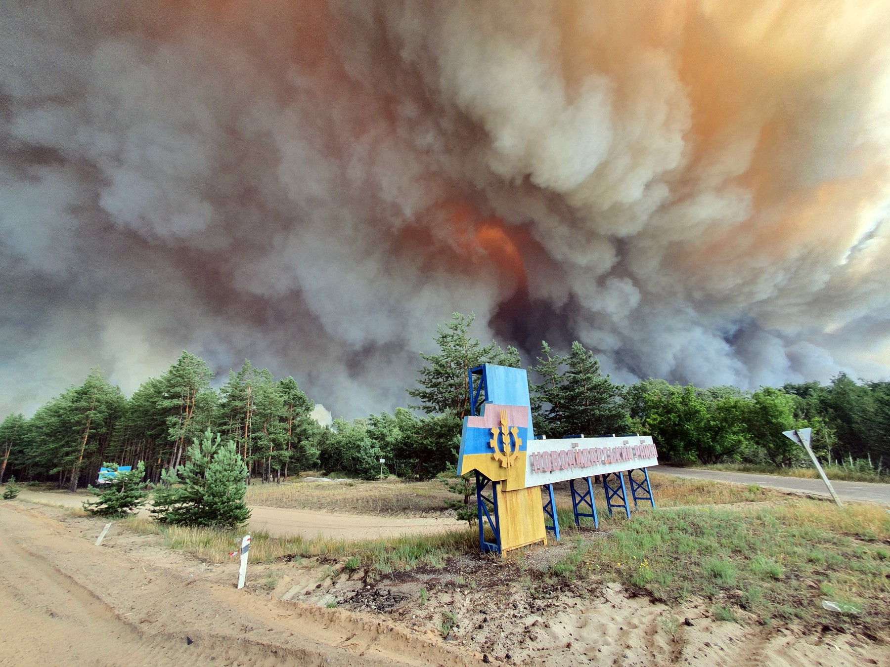 Požar Ukrajina, Massive forest fire breaks out in Luhansk Region