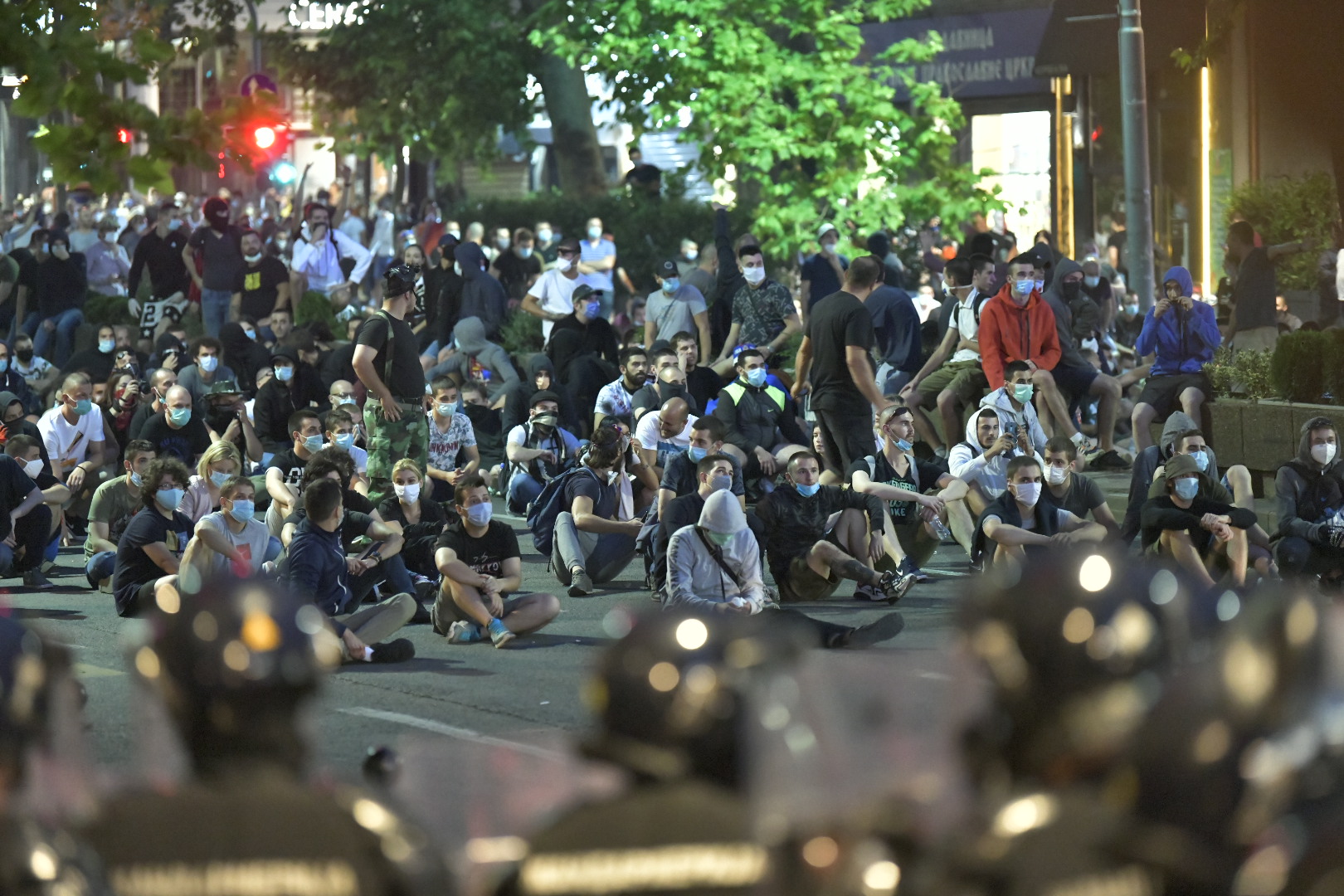 Beograd 08.07.2020. Protest, drugi dan demonstracija, haos, suzavac, paljenje, povređeni, policija Foto: Zoran Lončarević/Nova.rs