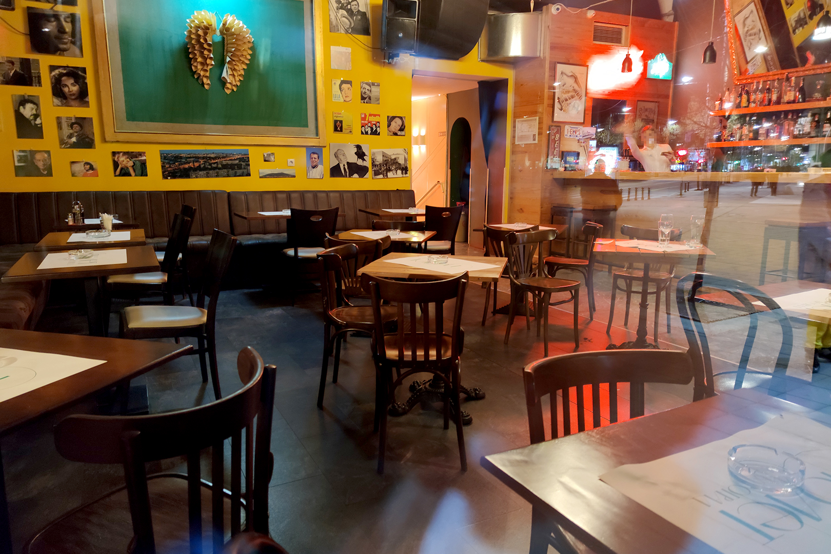 Korona, koronavirus, virus, kafic, prazan, prazno, Foto: Vladislav Mitić/Nova.rs