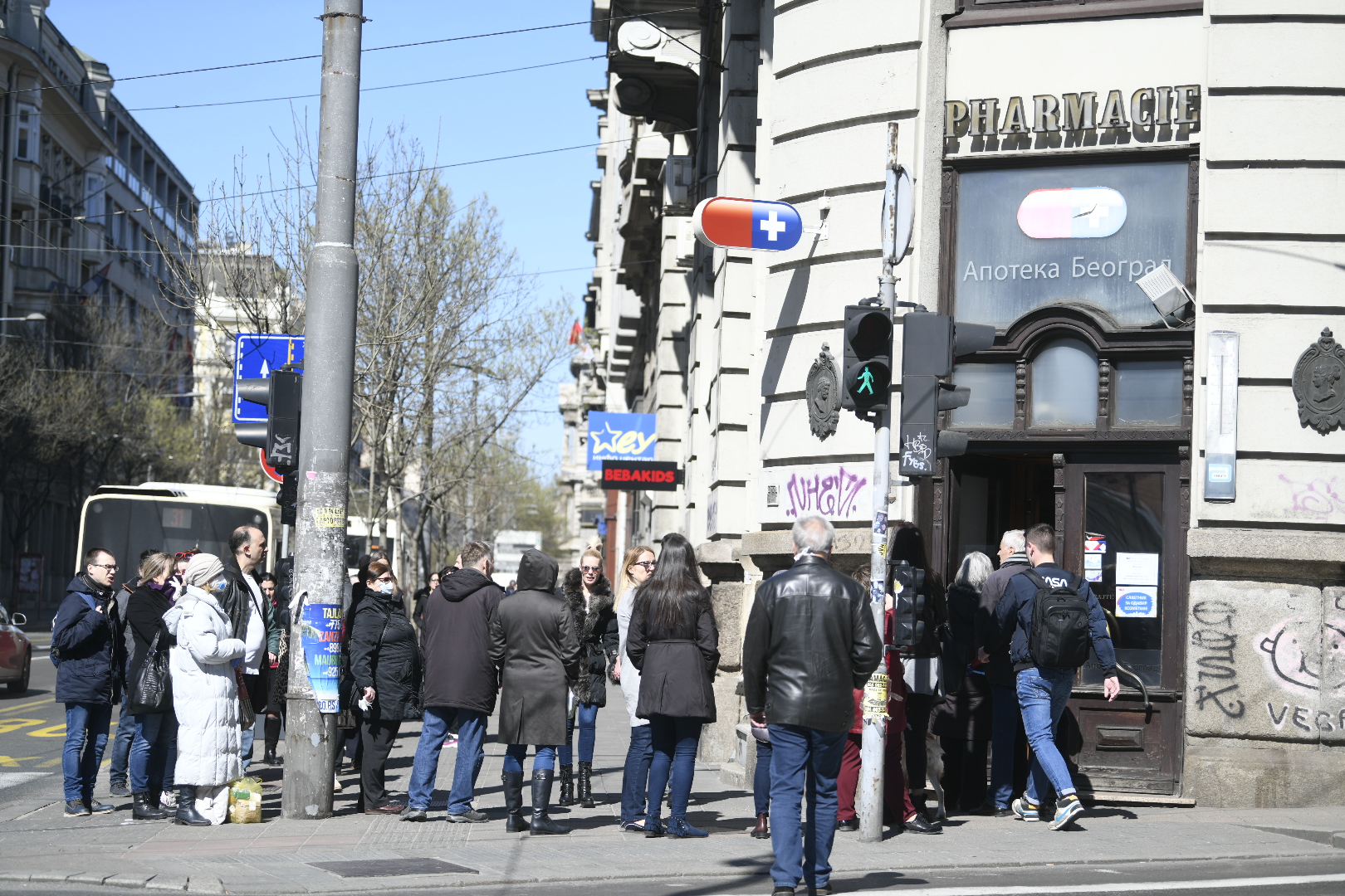 Beograd 16.03.2020. Koronavirus, red ispred apoteke Beograd kod Londona, vanredno stanje Foto:Nemanja Jovanović/Nova.rs