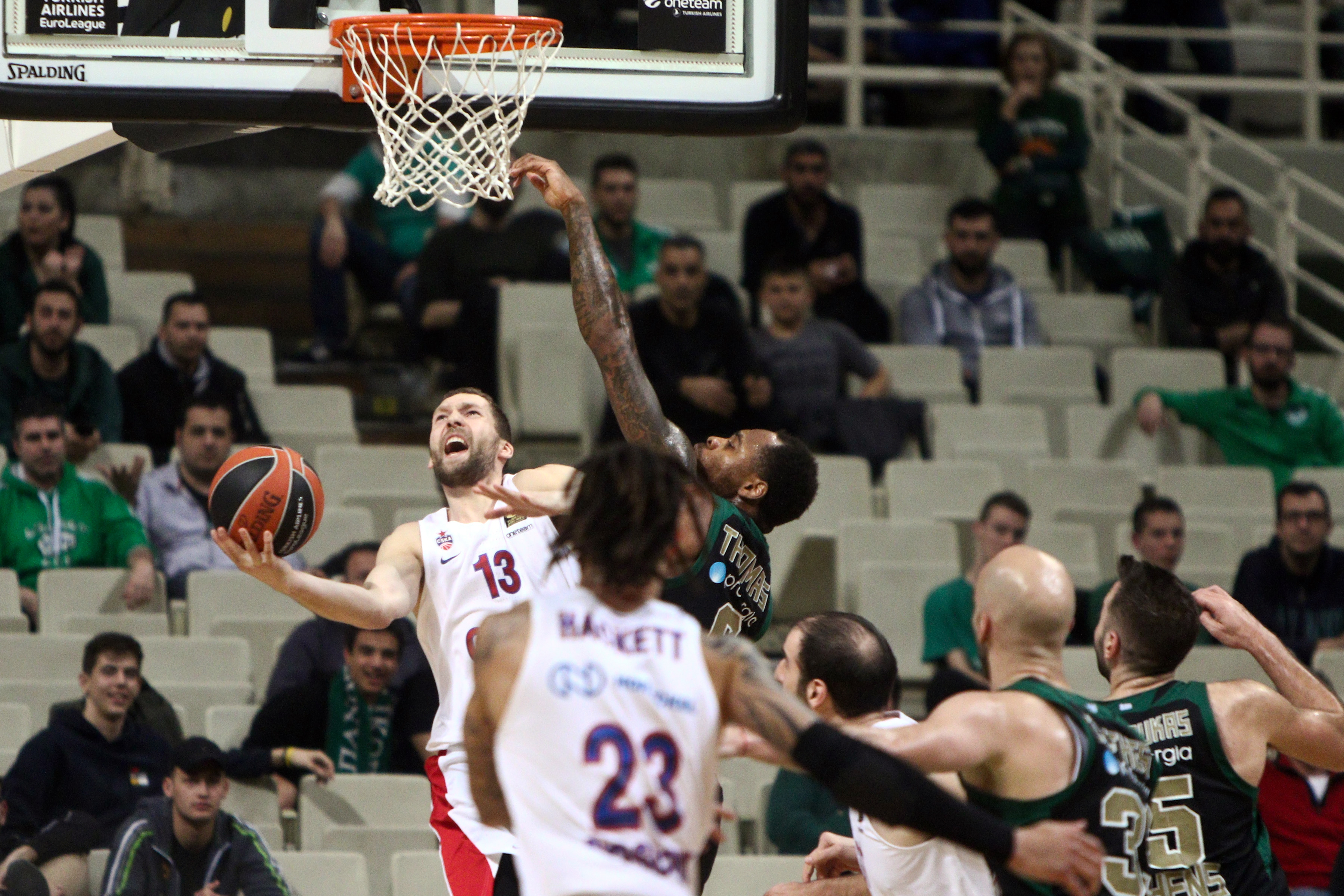 epa08273040 CSKA's Janis Strelnieks (L) in action during the Euroleague Basketball match between Panathinaikos? and CSKA Moscow held at OAKA in Athens, Greece, 05 March 2020.  EPA-EFE/GEORGIA PANAGOPOULOU