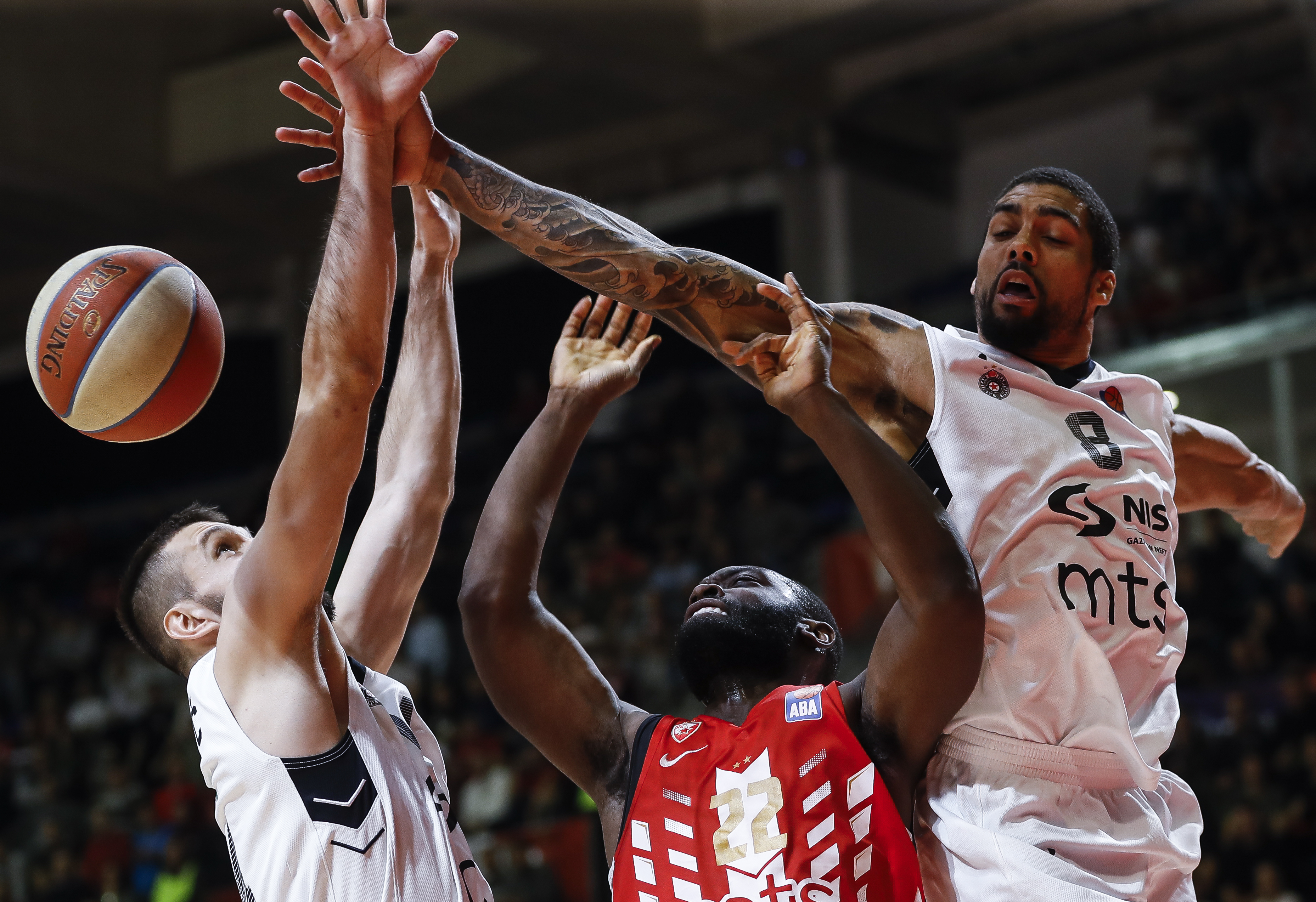 Kosarka Basketball ABA season 2019-2020
Crvena Zvezda v Partizan
Charles Jenkins (C) is blocked by James McAdoo (R)
Beograd, 03.01.2020.
foto: Srdjan Stevanovic/Starsportphoto ©