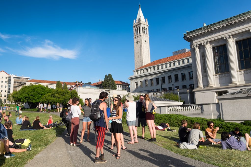 Kampus, studenti, amerika, ilustracija Foto: Shutterstock/cdrin