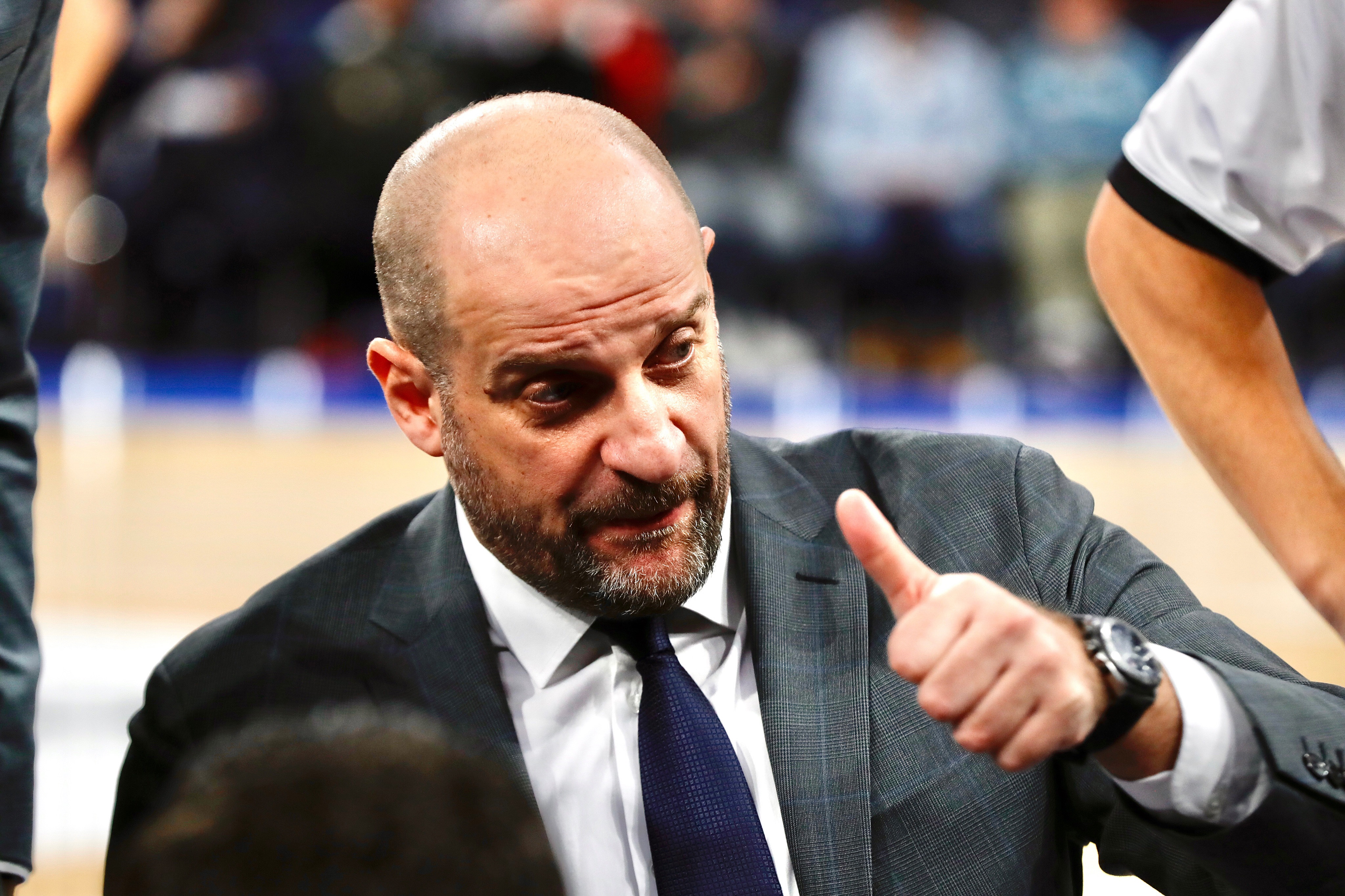 epa08198716 Asvel Villeurbane's head coach Zvezdan Mitrovic reacts during the Euroleague game between Kirolbet Baskonia and LDLC Asvel Villeurbane at Fernando Buesa Arena pavilion in Vitoria, Basque Country, Spain, 06 February 2020.  EPA-EFE/David Aguilar