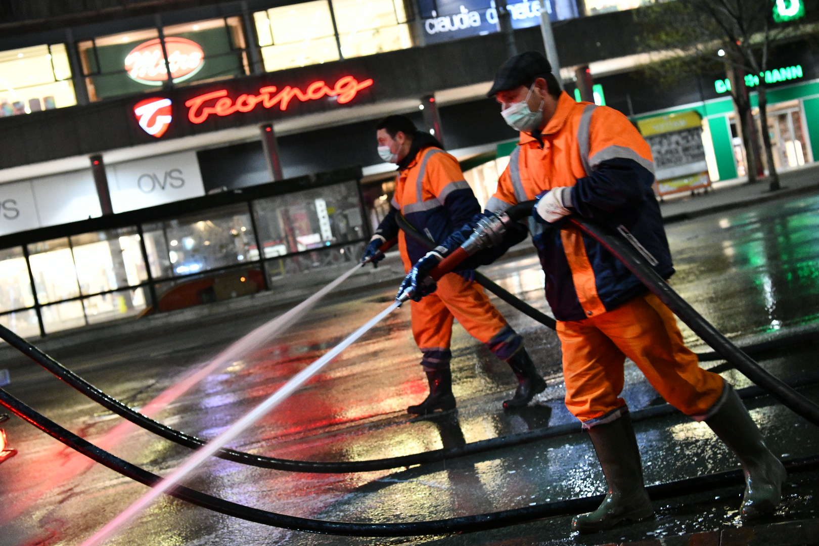Beograd 18.03.2020. Terazije. Dezinfekcija ulica, pranje ulica, šmrk, gradska čistoća, đubretari, policijski čas, vanredno stanje, koronavirus Foto: Vladislav Mitić/Nova.rs