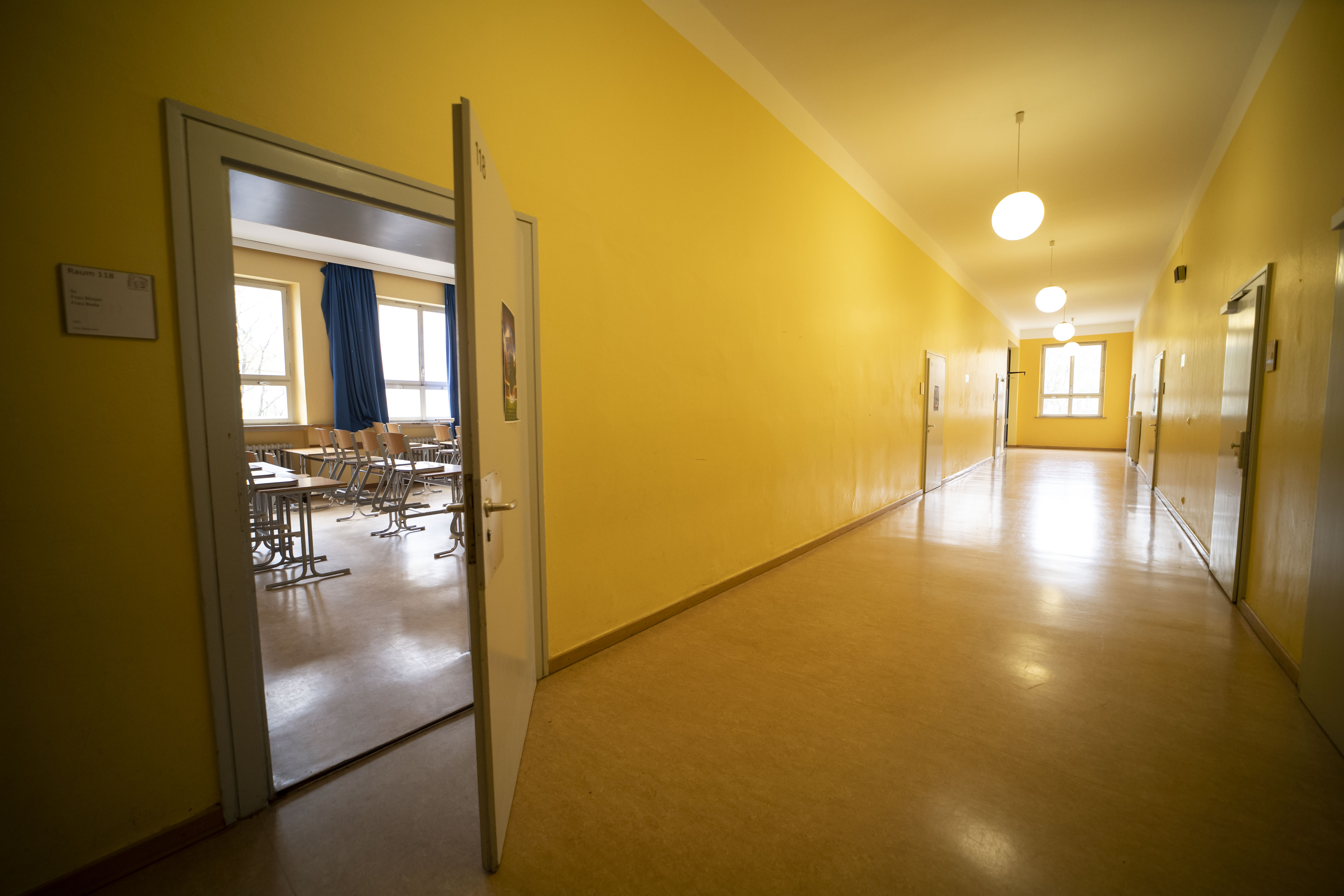 Schools and kindergartens closed until mid April