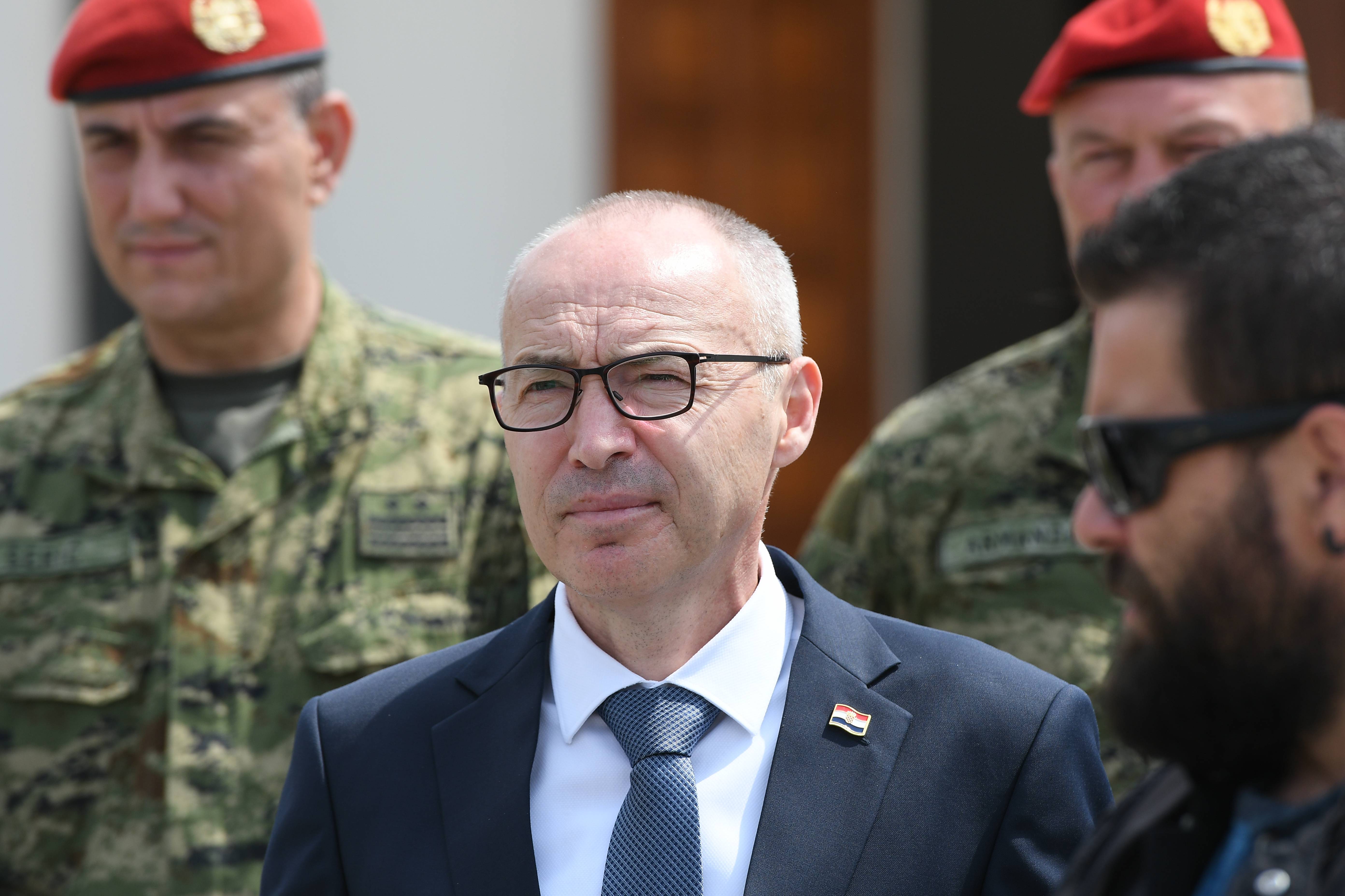 HRVATSKI MINISTAR ODBRANE PODNEO OSTAVKU POSLE PADA AVIONA