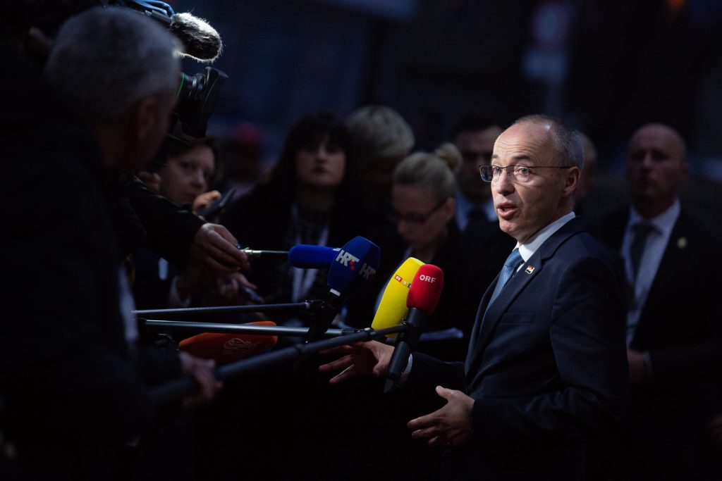 epa08270167 Croatian Minister of Defence Damir Krstičević speaks to the media as he arrives for an informal meeting of EU defence ministers held in Zagreb, Croatia, 04 March 2020.  EPA-EFE/DANIEL KASAP