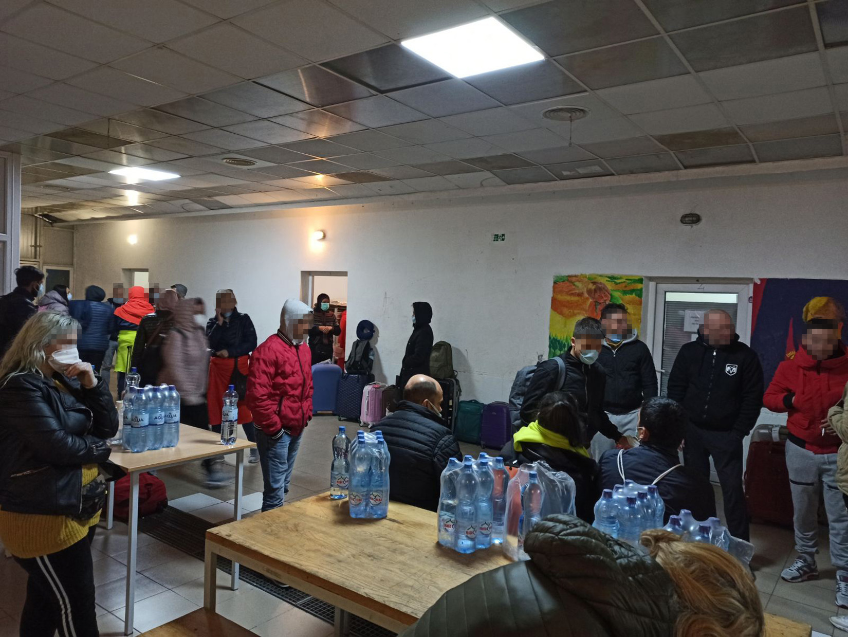 Turiste iz Francuske odveli u prihvatni centar u Subotici. Subotica, migrantski centar, prihvatni centar za migrante Foto: Nova.rs