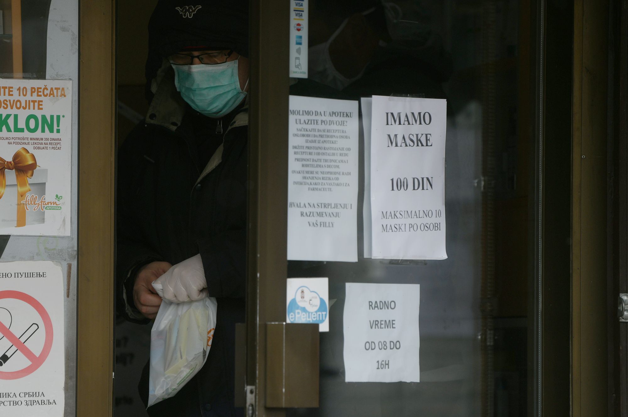 Beograd 25.03.2020. Apoteka, maske, zaštitne maske, red, prodaja, zaštitna maska Foto: Filip Kraničanić/Nova.rs