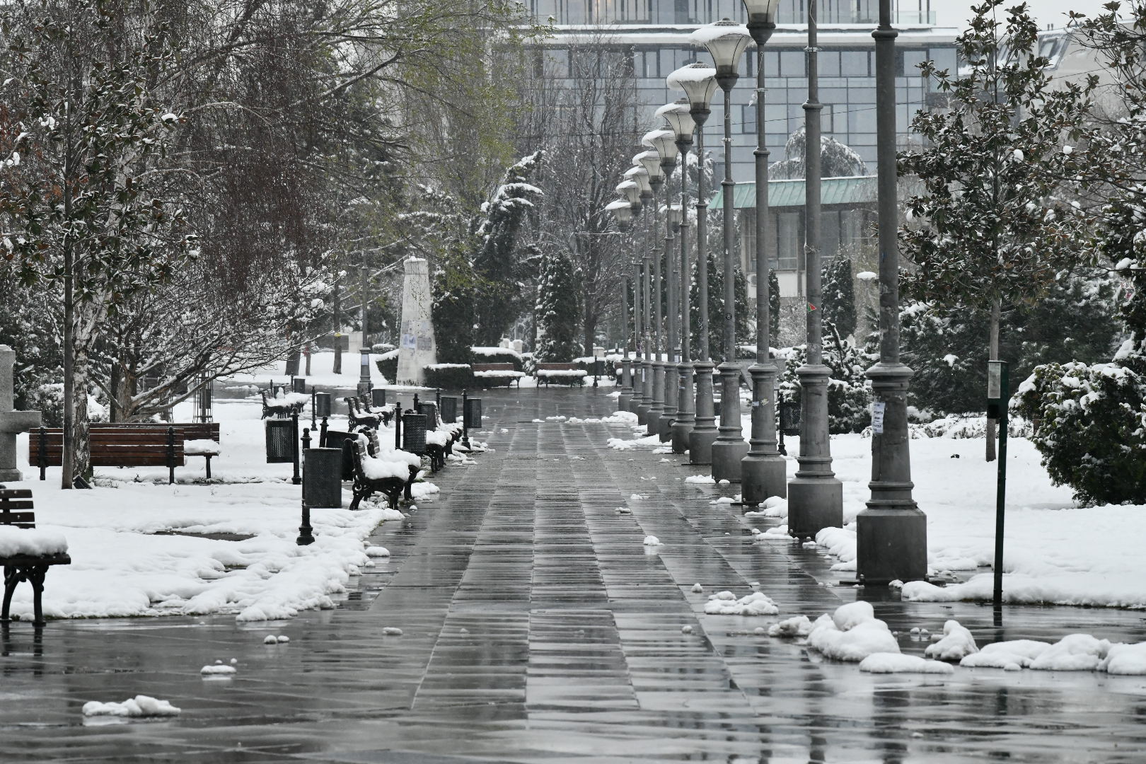 Beograd 24.03.2020. Beogradske ulice, vanredno stanje, koronavirus, prazne ulice, prazan grad, sneg, karadjordjev park Foto: Vladislav Mitić/Nova.rs