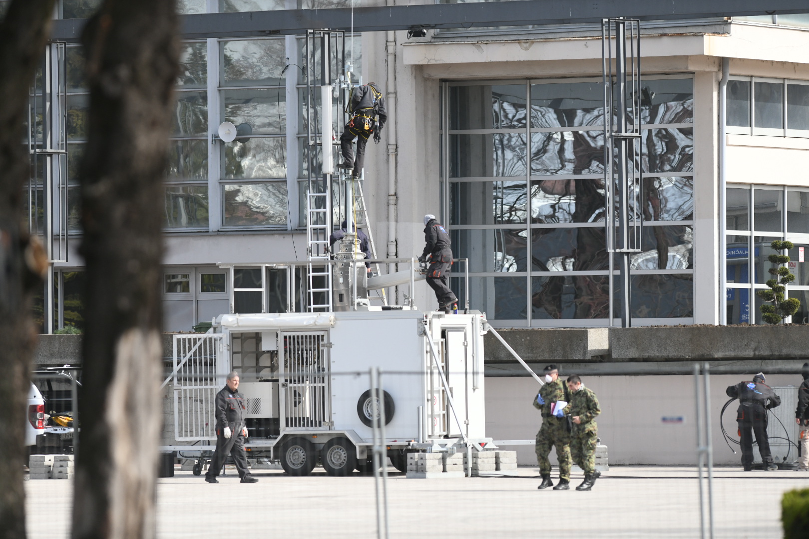 Beograd 27.03.2020. Beogradski sajam poslednje pripreme za prihvat pavijenata zaraženih koronavirusom Vojska Srbije karantin izolacija prihvatni centar koronavirus Foto:Vesna Lalić/Nova.rs