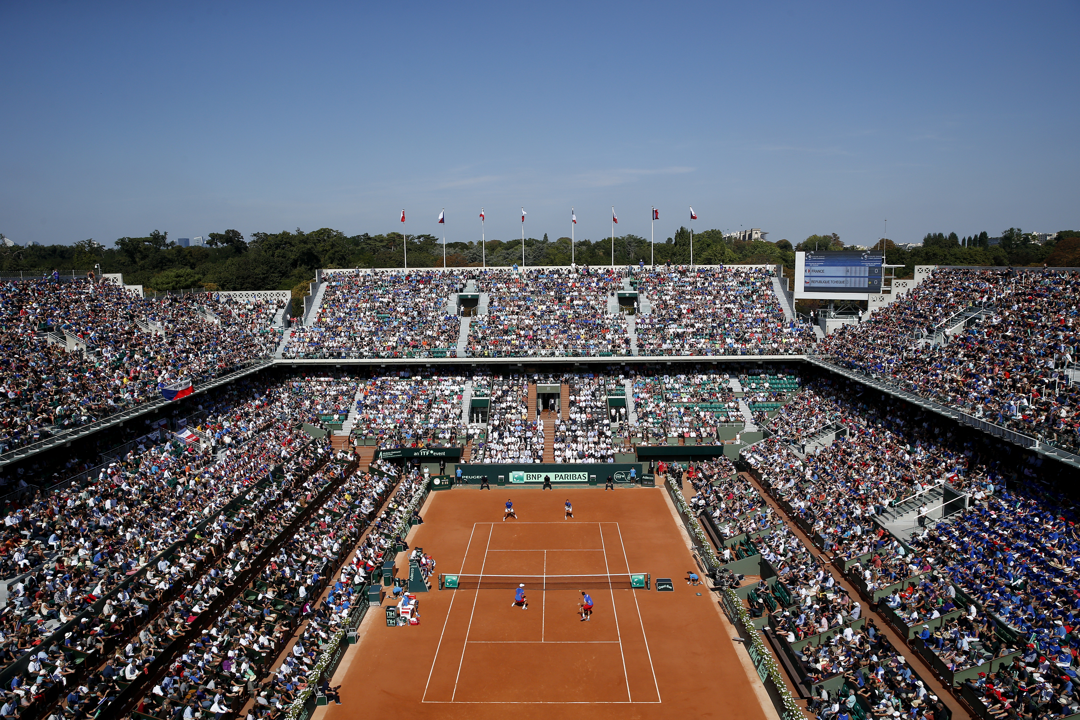 Foto: EPA/YOAN VALAT