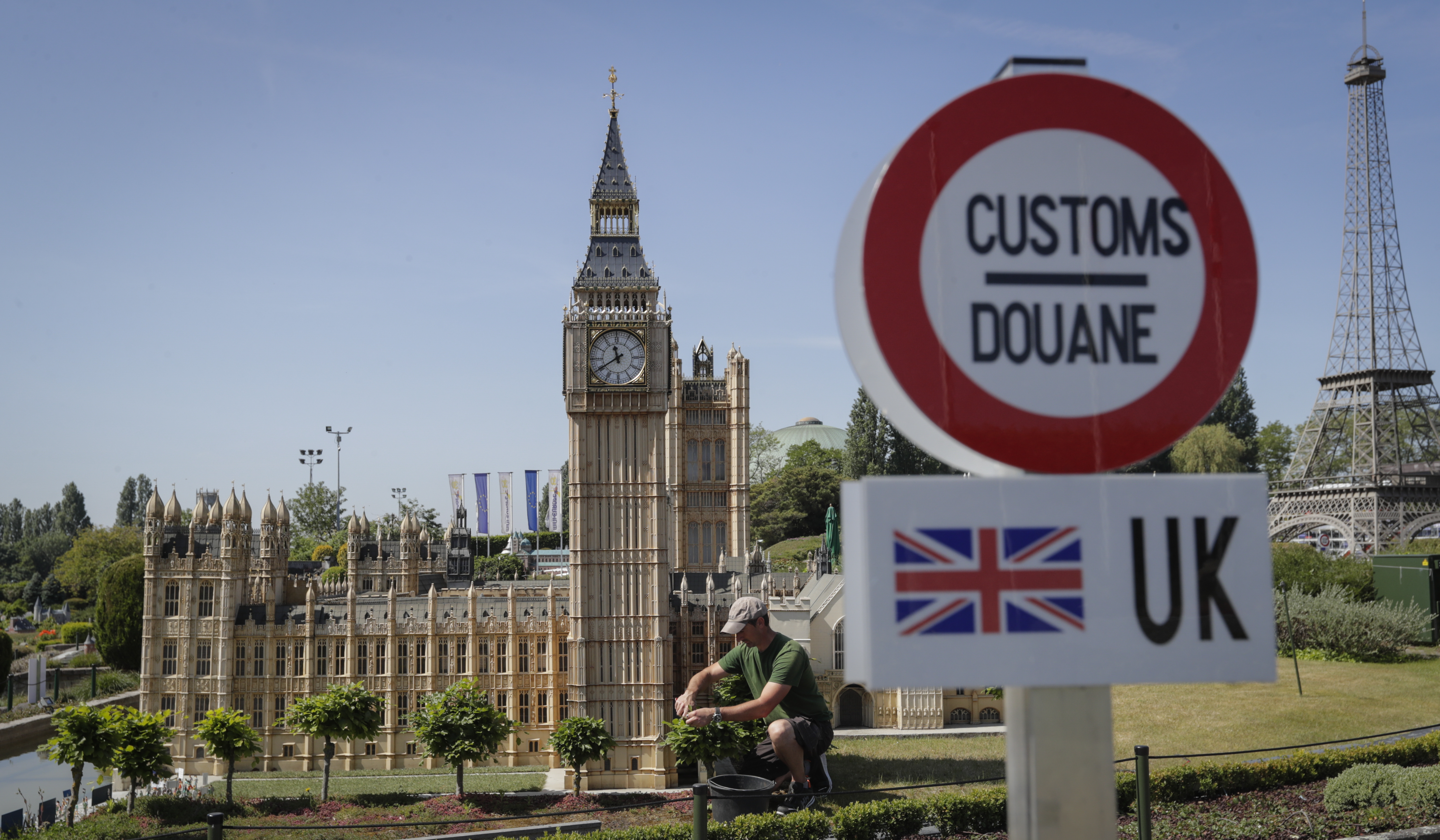 EPA-EFE/OLIVIER HOSLET