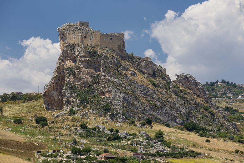 Italija, Sicilija
Castello Manfredonico, Mussomeli, Sicily, Italy, Image: 279934124, License: Royalty-free, Restrictions: , Model Release: no, Credit line: Stephan Knödler / imageBROKER / Profimedia