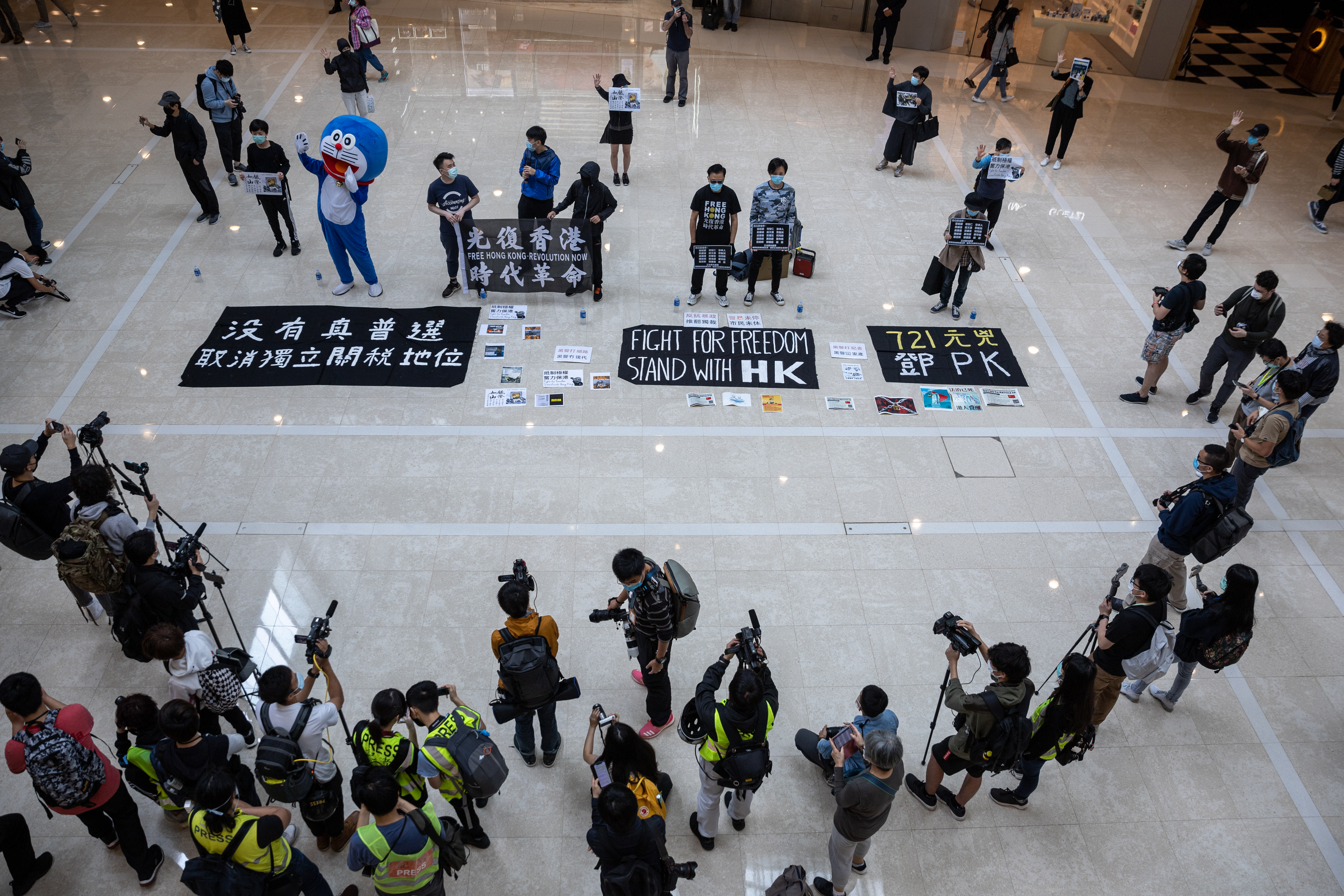 Hong Kong protest, Protesters rally in a shopping mall in Hong Kong