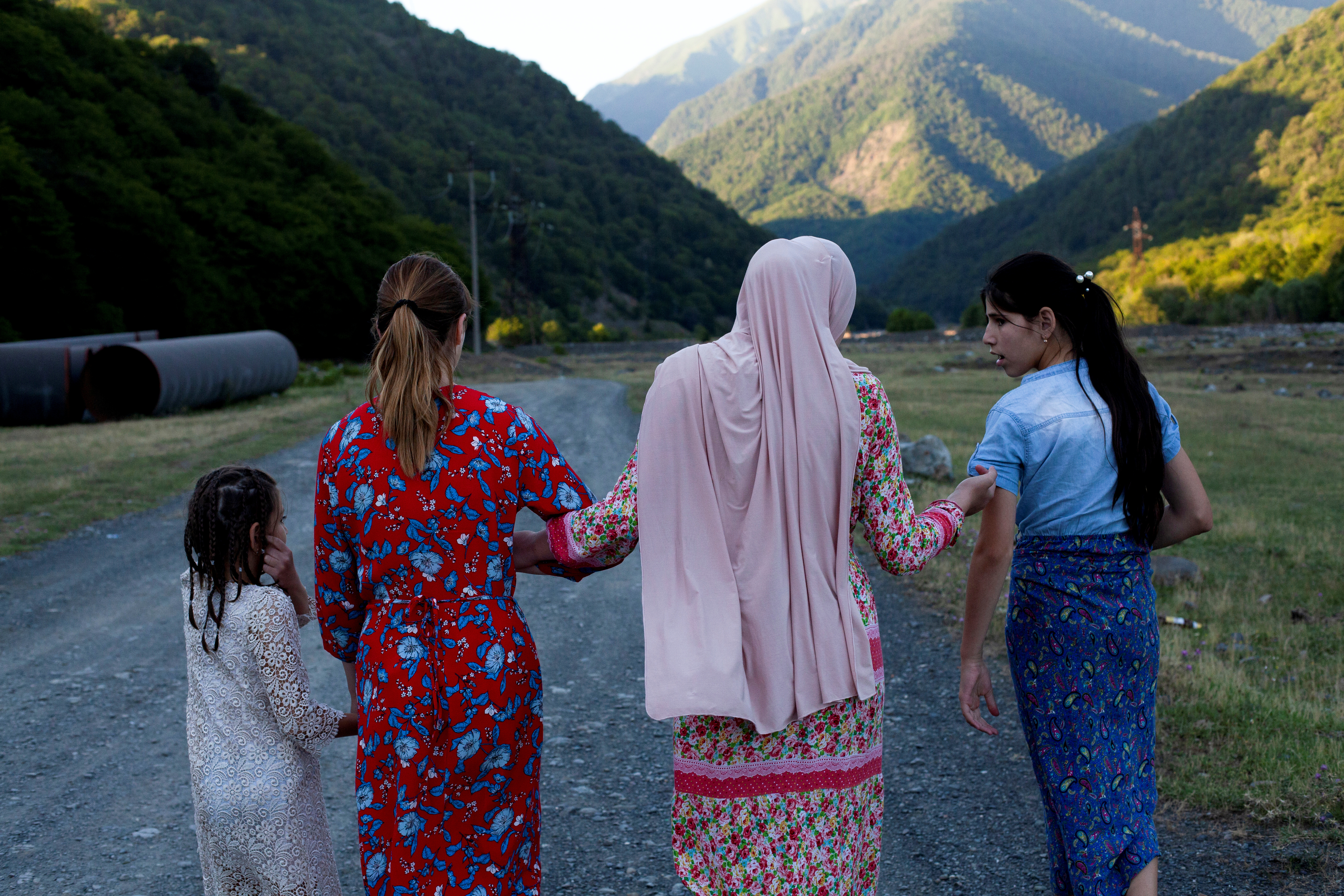 Genitalno sakaćenje, The Wider Image: In Georgian valley, war-scarred women battle tradition