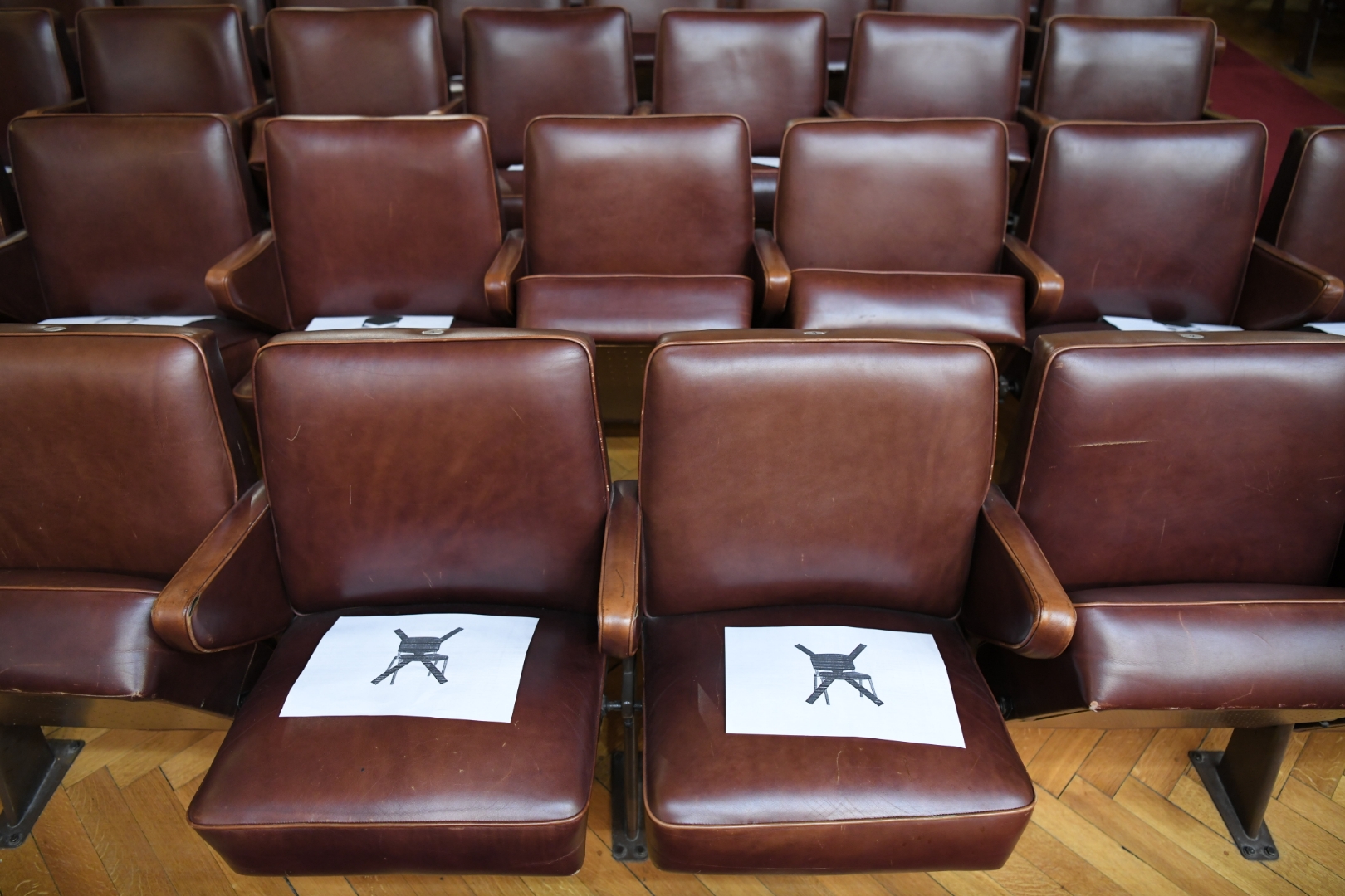 Beograd, 11.11.2020. Kolarac, Koncert, Bemus, Simfonijski orkestar RTS, Molitva Isidora Žebeljan, Bojan Suđić, Aneta Ilić sopran Foto: Dragan Mujan/Nova.rs Ilustracija razmak sedista, odstojanje