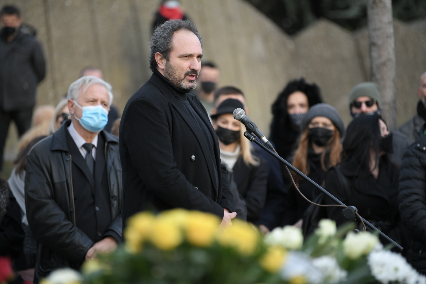 Beograd 12. decembar 2020. Ivan Isailovic Sahrana glumca Tihomira Tike Arsica Foto:Dragan Mujan/Nova.rs