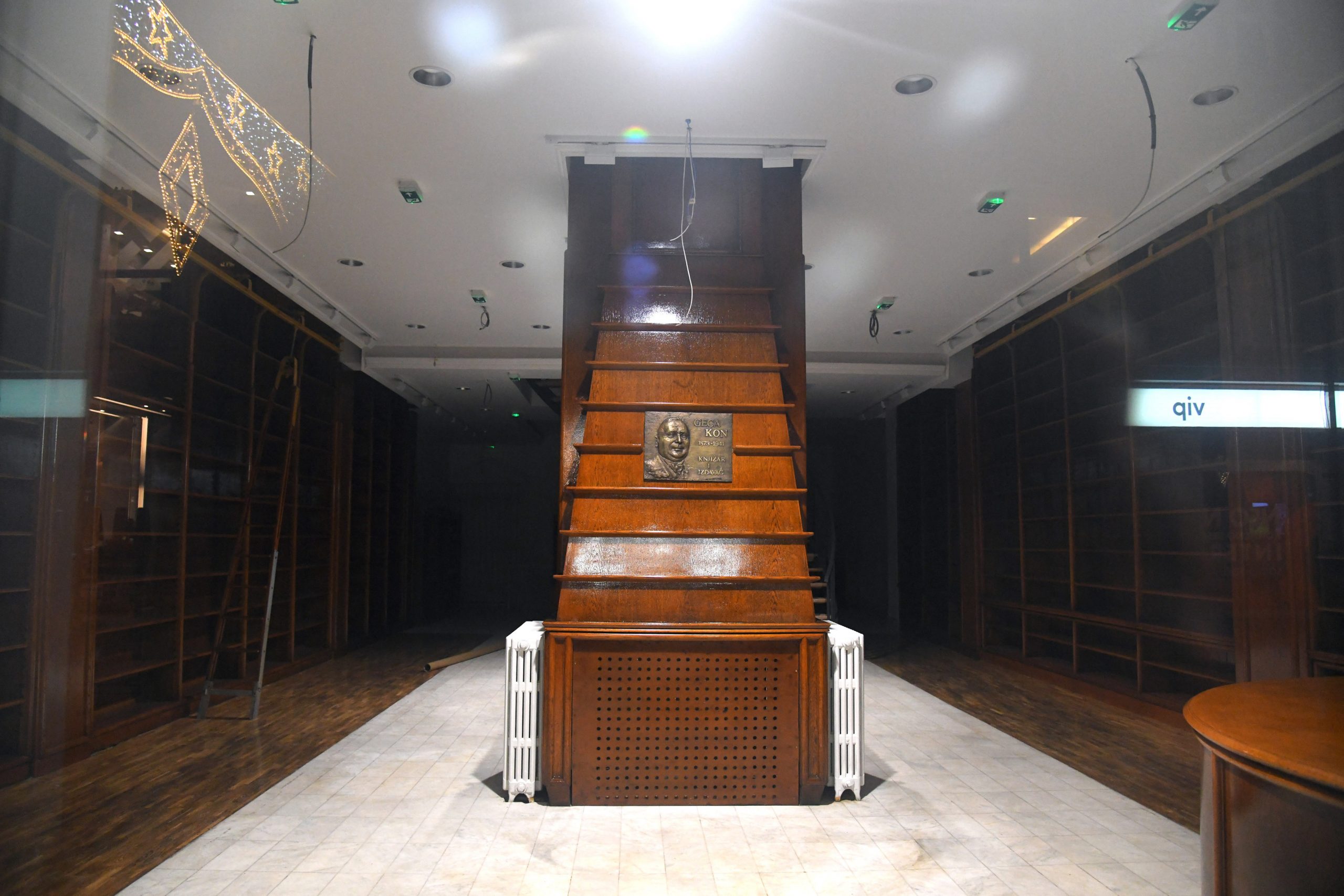 Beograd 17.12.2020. Knjižara Geca Kon, renoviranje knjižare Geca Kon, izlog, spolja, Knez Mihailova ulica, unutra, unutrašnjost, enterijer Foto: Nemanja Jovanović/Nova.rs